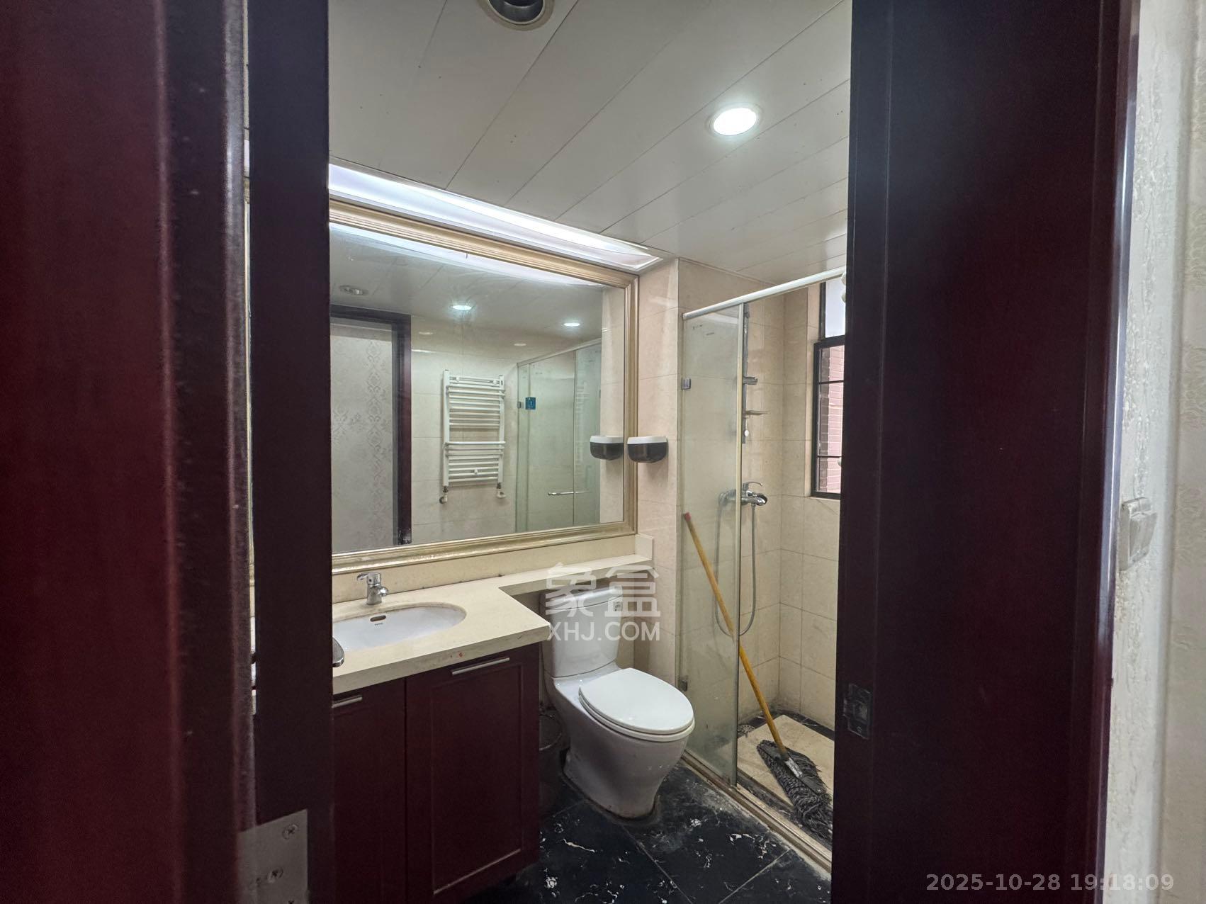 中海国际二期  4室2厅2卫    2200.0元/月 中海国际二期  4室2厅2卫    2200.0元/月室内图