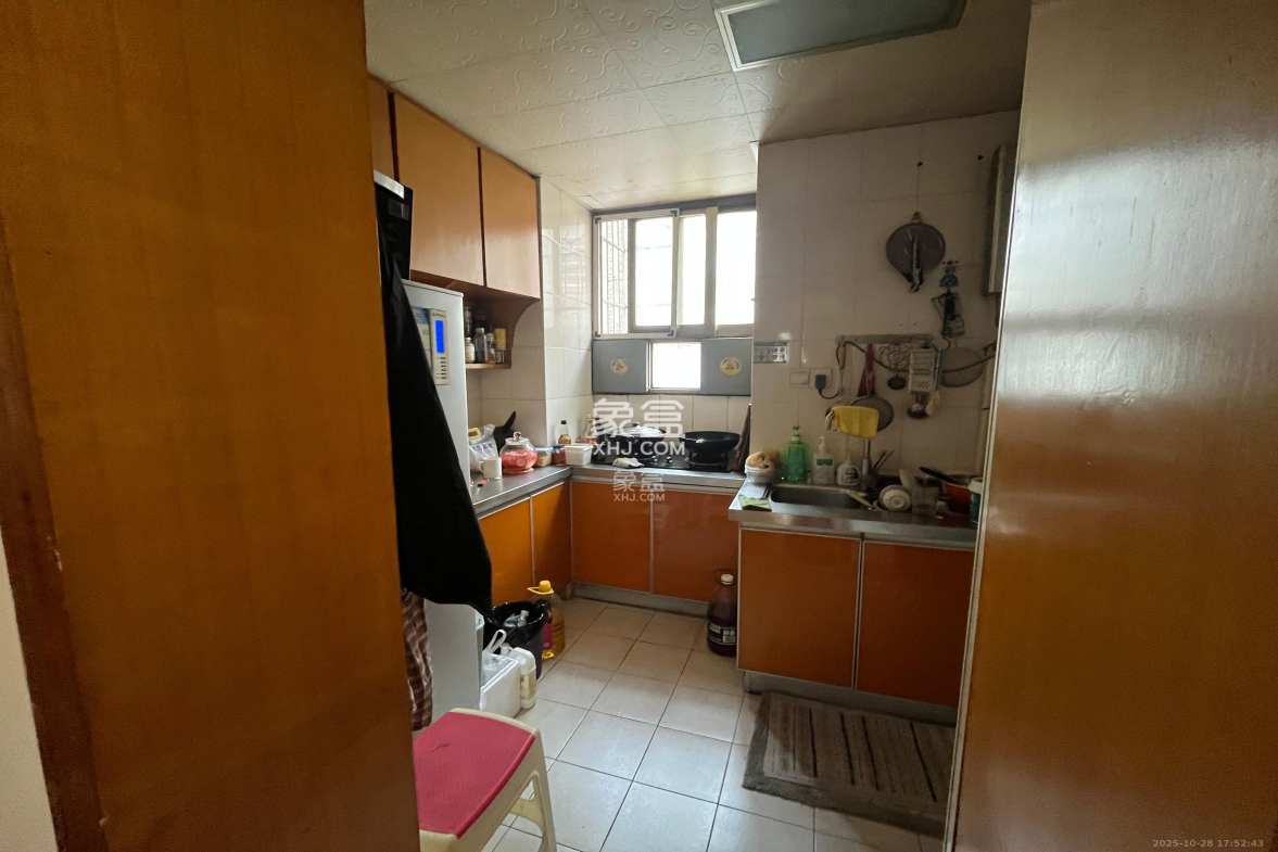 民主后街(西街)散盘 1室0厅0卫 1800.0元/月 民主后街(西街)散盘 1室0厅0卫 1800.0元/月室内图