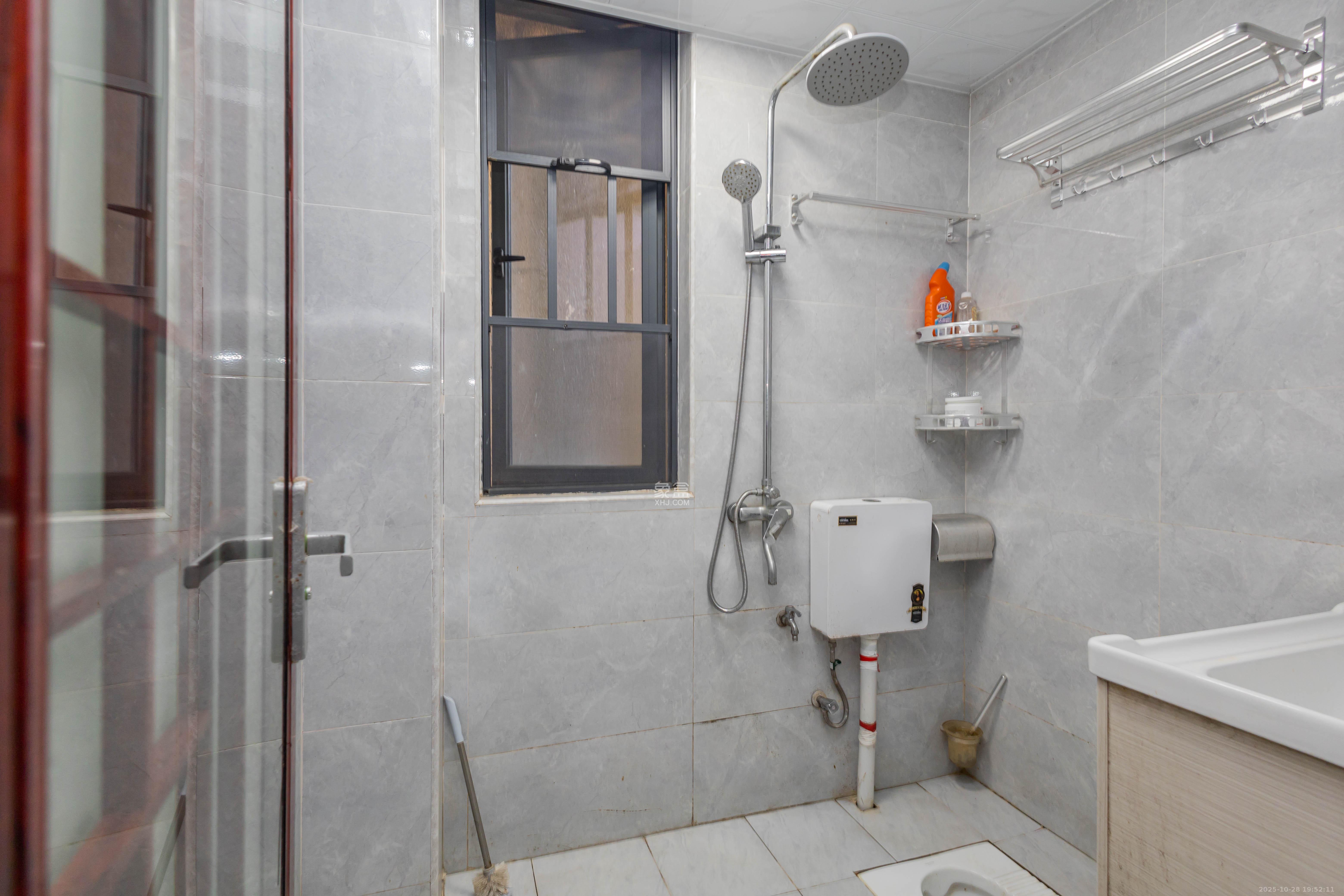 爵世名邸东湖(东湖壹号企业总部基地)  3室2厅2卫    88.0万 爵世名邸东湖(东湖壹号企业总部基地)  3室2厅2卫    88.0万卫生间