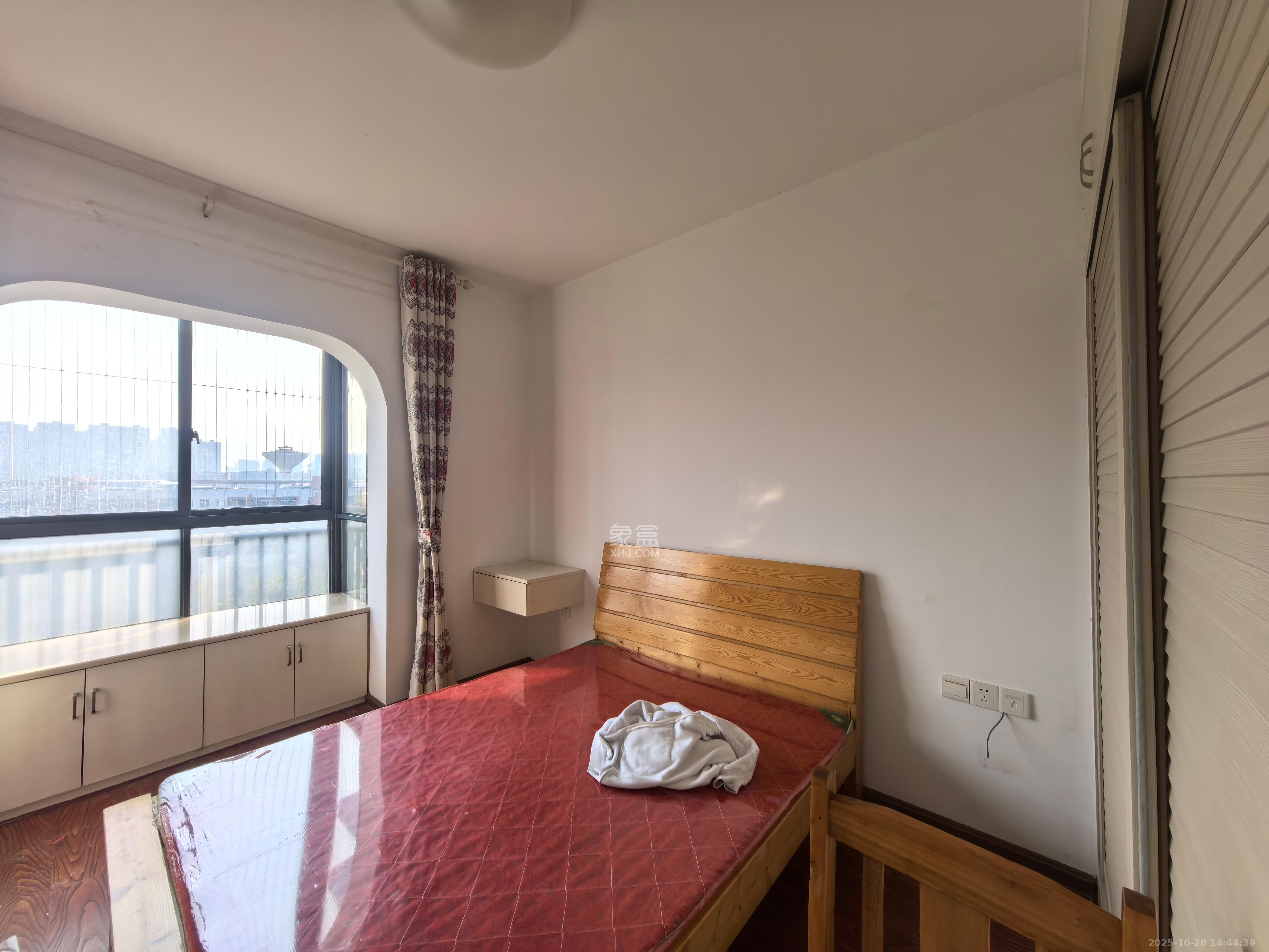 郡原居里  3室2厅1卫    1600.0元/月 郡原居里  3室2厅1卫    1600.0元/月室内图