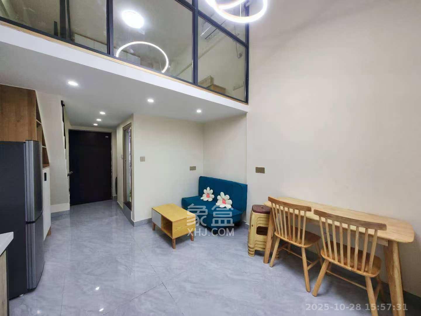 天麓轻奢国际  1室1厅1卫    1600.0元/月 天麓轻奢国际  1室1厅1卫    1600.0元/月室内图1