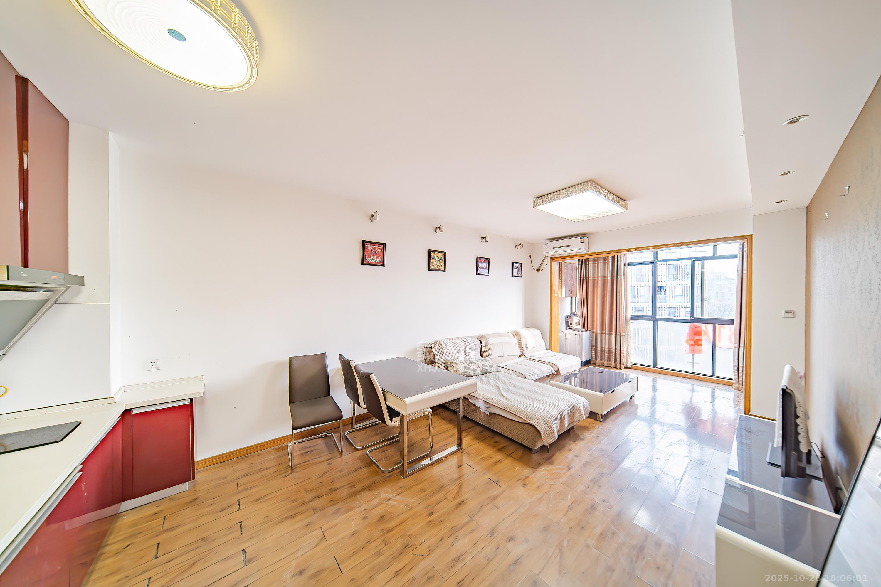 阳光100三期  2室2厅1卫    55.0万客厅