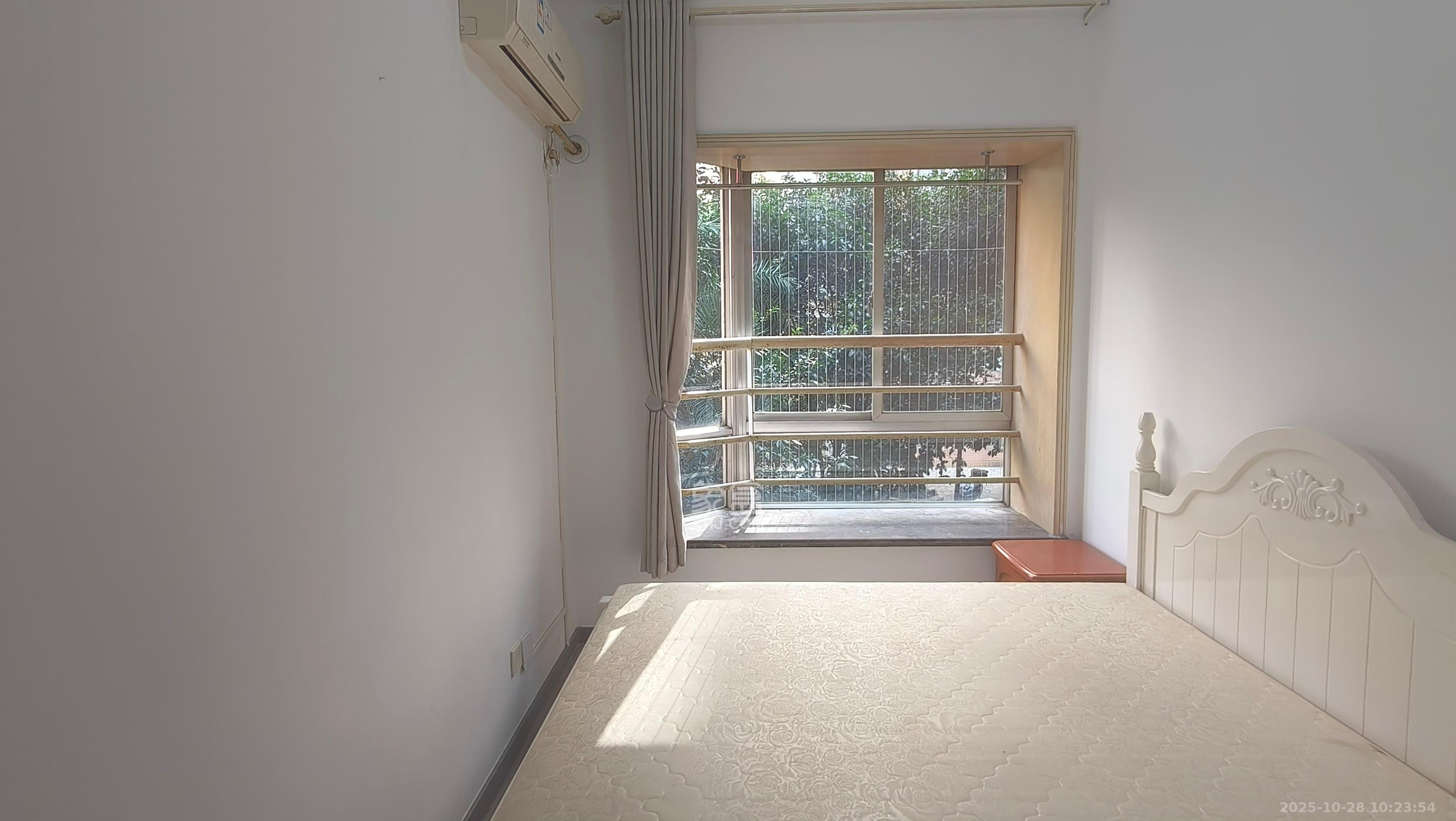 华银园 3室2厅2卫 2000.0元/月 华银园 3室2厅2卫 2000.0元/月室内图