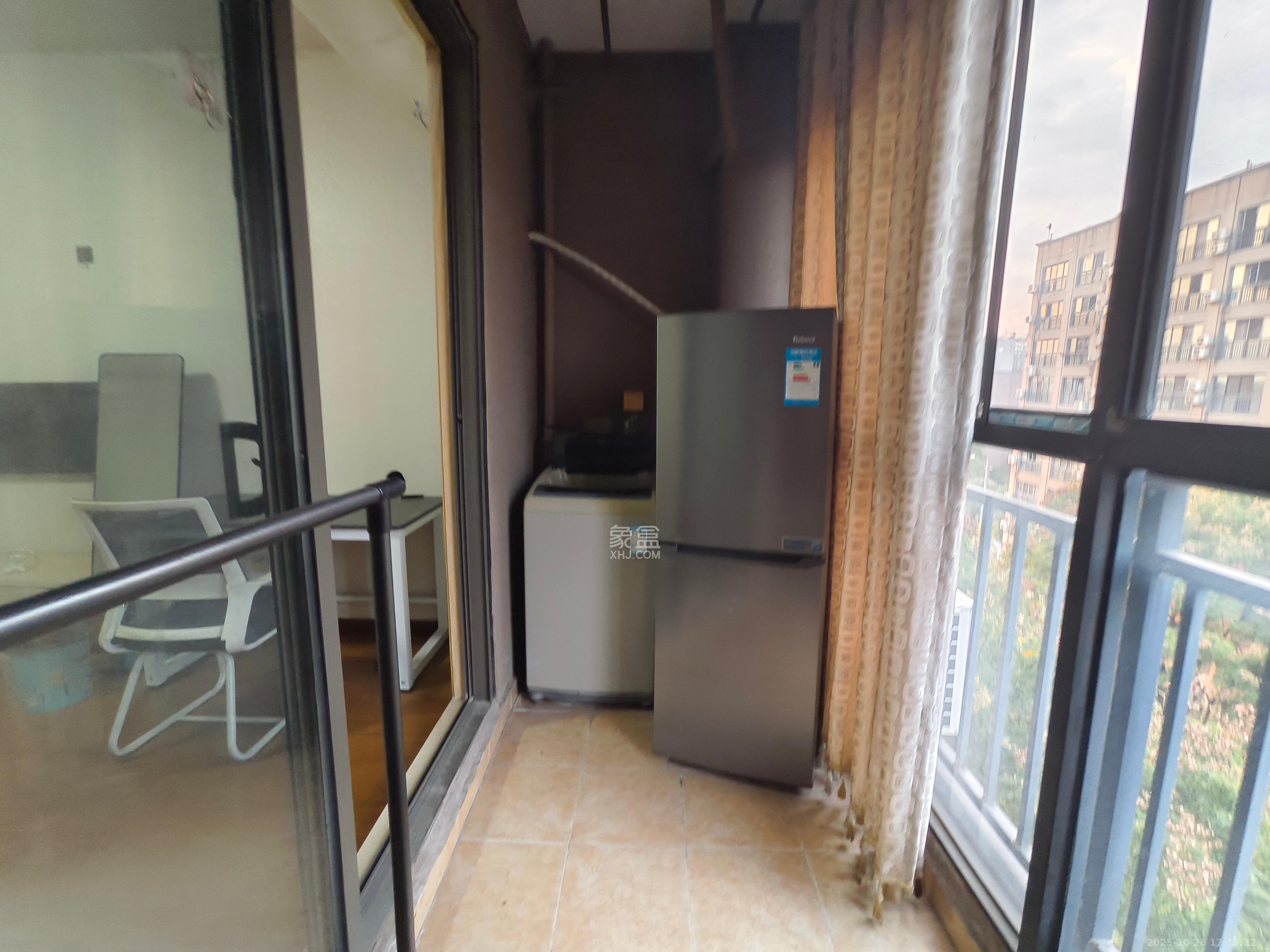 花漾年华（桂花园）  1室1厅1卫    1200.0元/月室内图