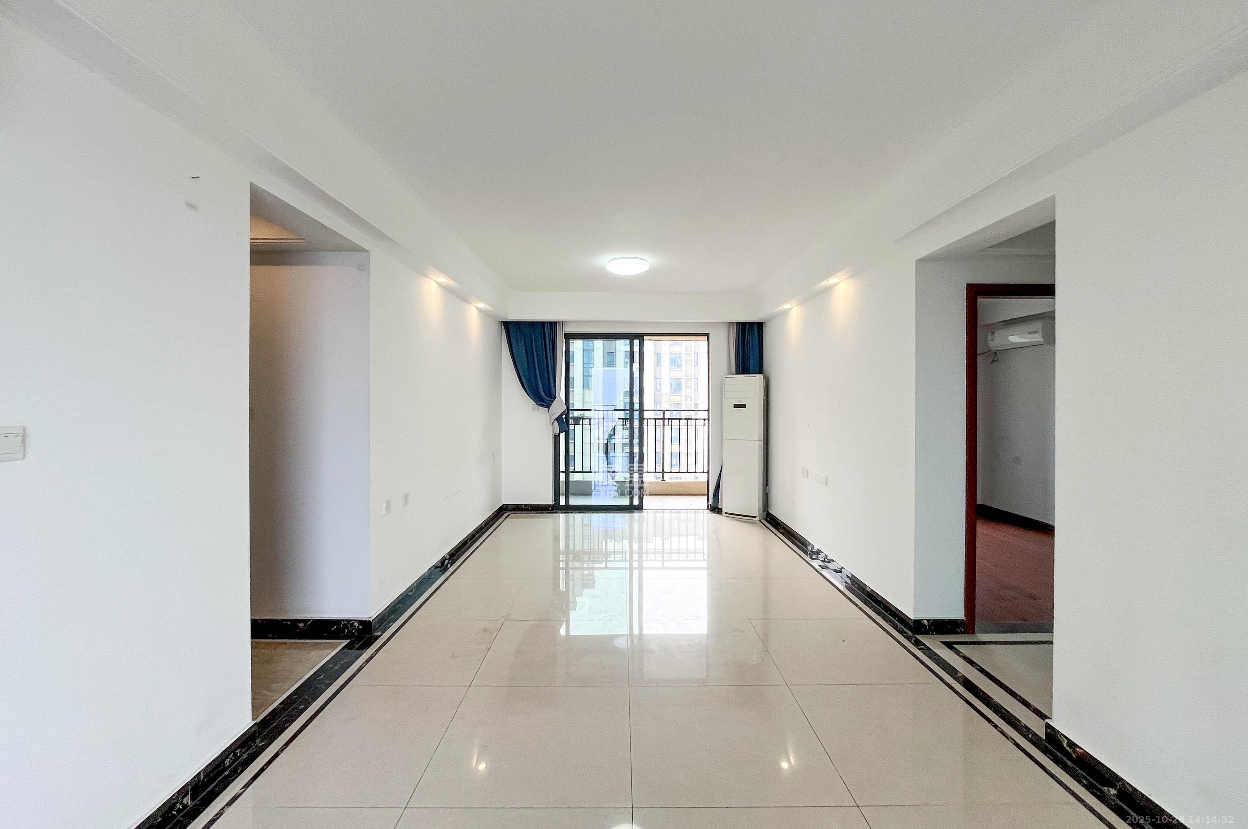 中海梅溪湖壹号 3室2厅2卫 158.0万 中海梅溪湖壹号 3室2厅2卫 158.0万客厅