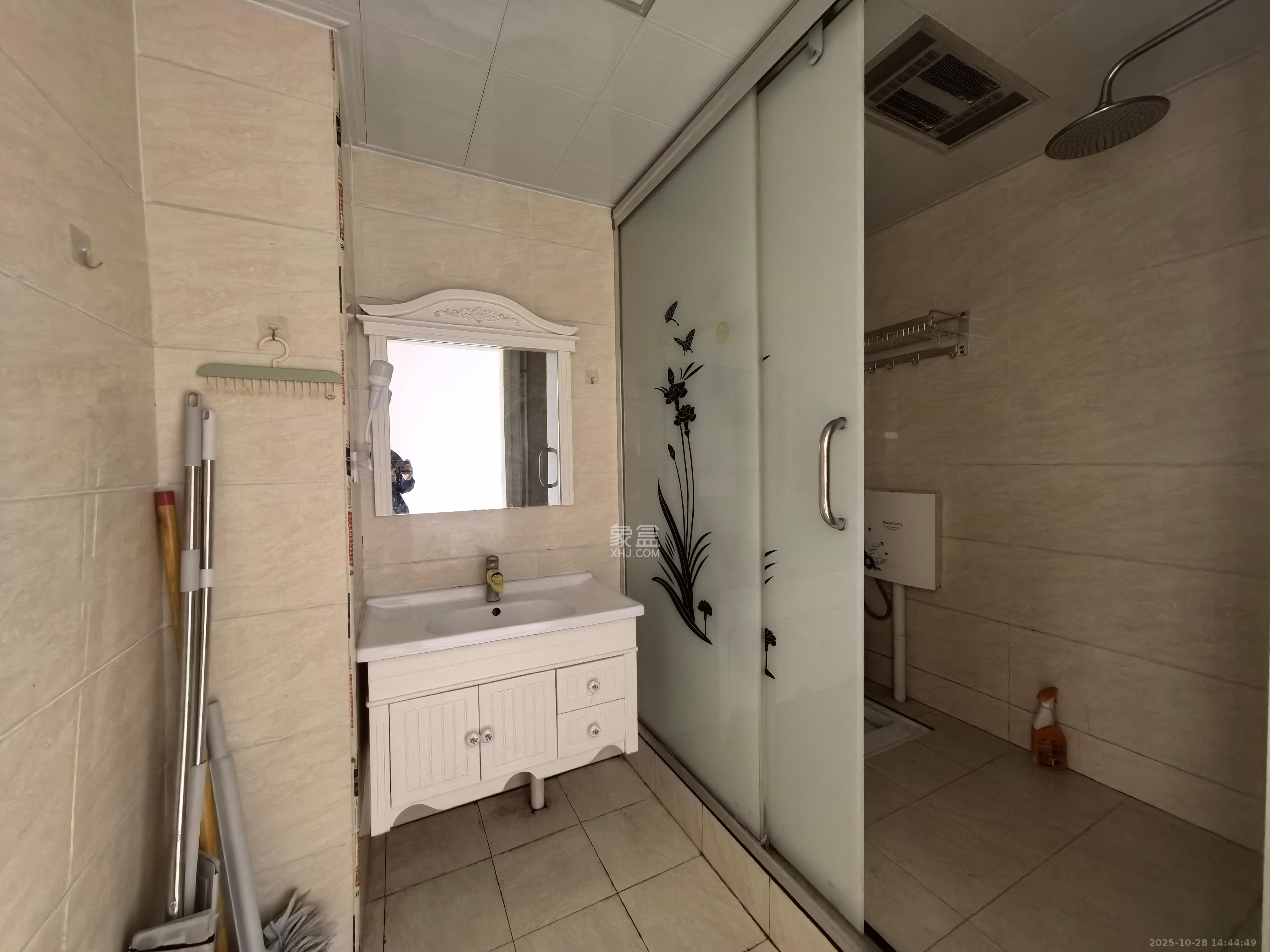 郡原居里  3室2厅1卫    1600.0元/月 郡原居里  3室2厅1卫    1600.0元/月室内图