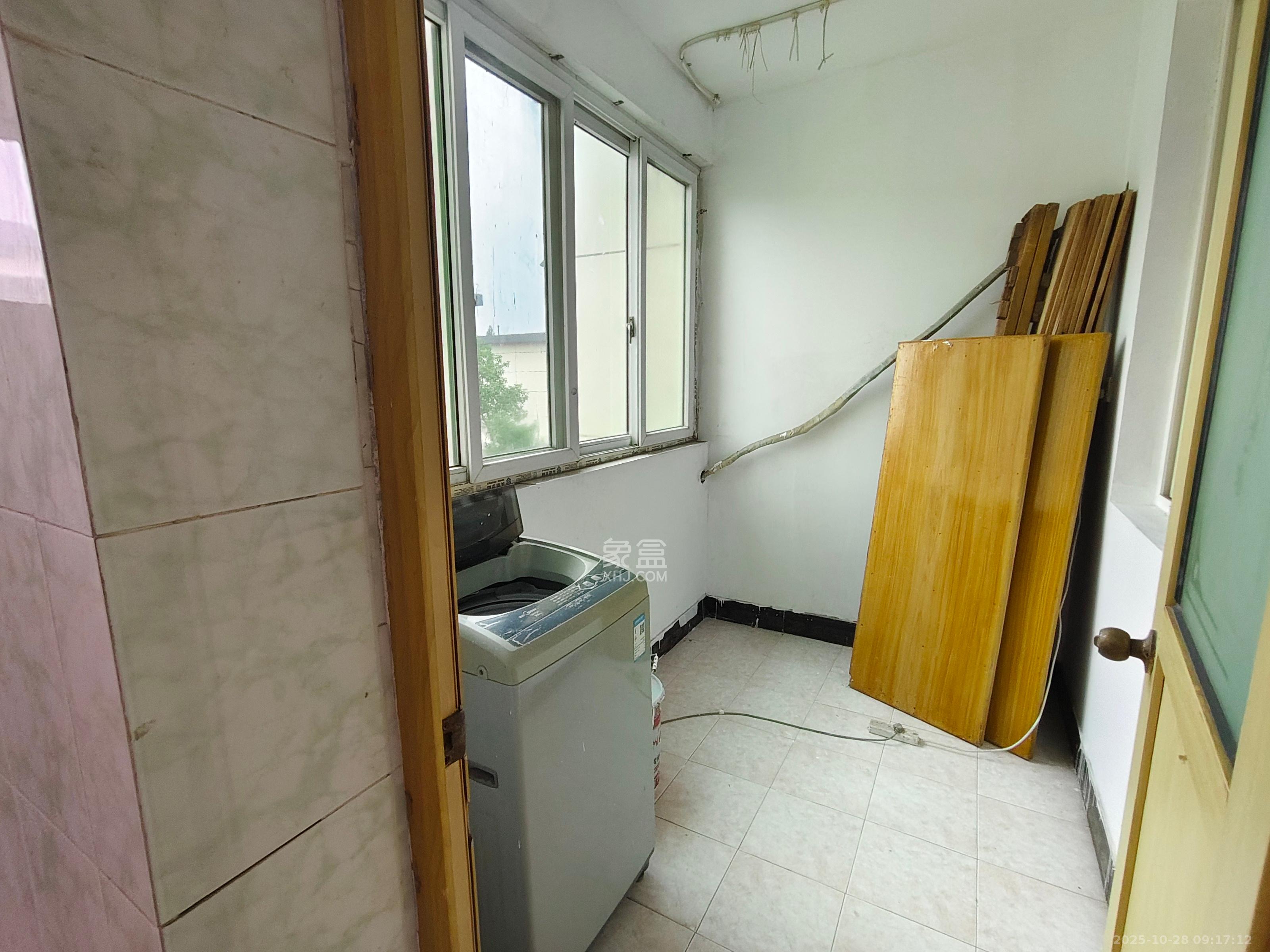 航天大院  3室2厅2卫    2100.0元/月室内图