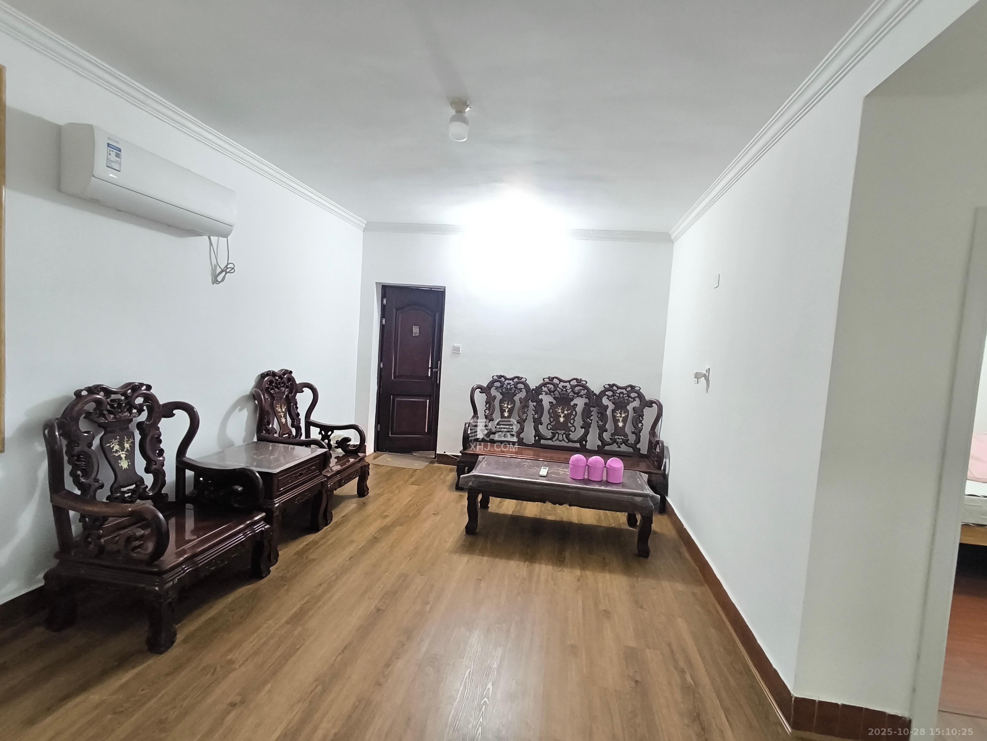 东风路汽电宿舍(东风路三条巷/四条巷)  3室2厅1卫    1800.0元/月 东风路汽电宿舍(东风路三条巷/四条巷)  3室2厅1卫    1800.0元/月室内图1