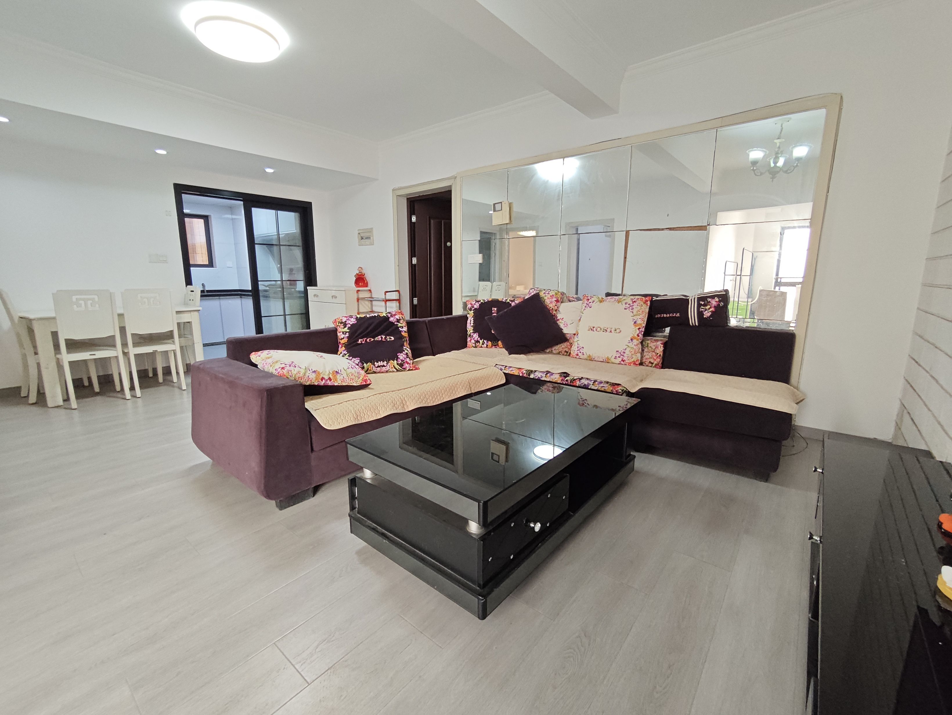 M国际  2室0厅0卫    1600.0元/月