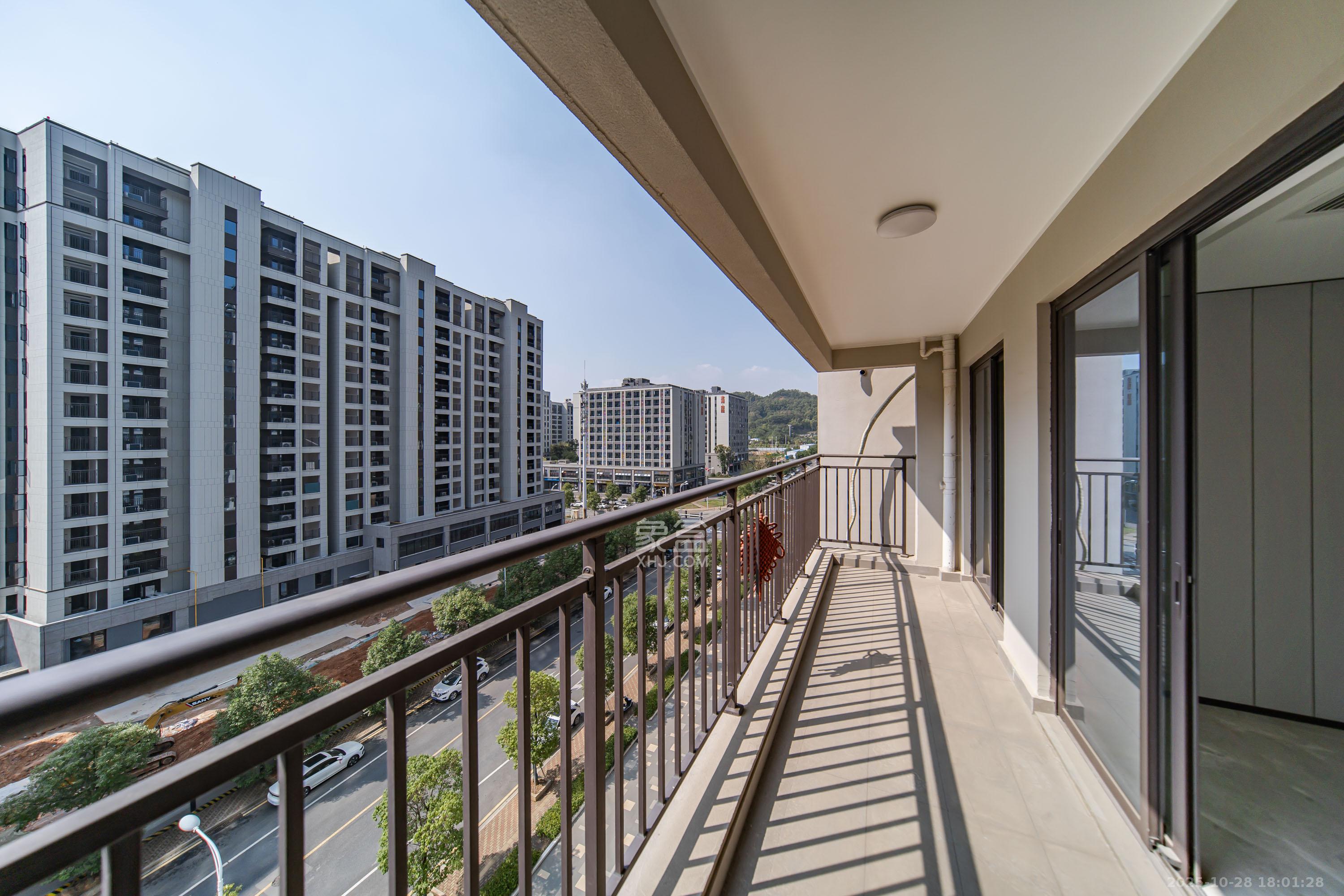 旭辉国宸府  4室2厅2卫    175.0万 旭辉国宸府  4室2厅2卫    175.0万阳台