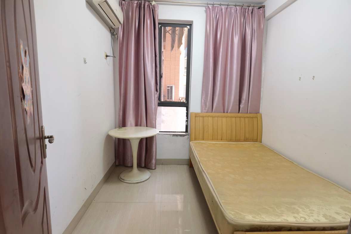 中信凯旋蓝岸(中信新城三期)  1室2厅1卫    1800.0元/月 中信凯旋蓝岸(中信新城三期)  1室2厅1卫    1800.0元/月室内图