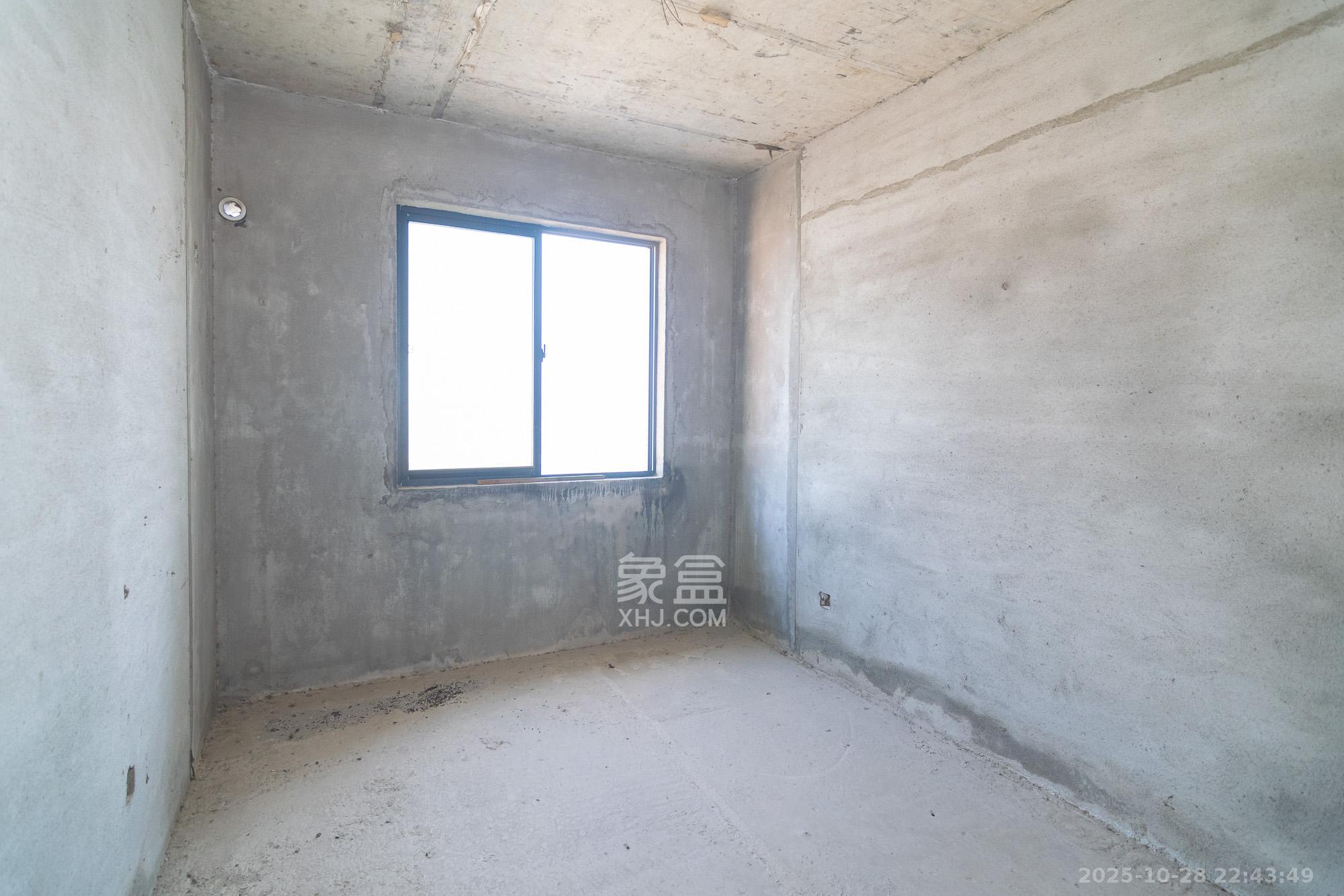 盛腾雅苑（新雅黄金苑二期）  4室2厅2卫    82.0万卧室