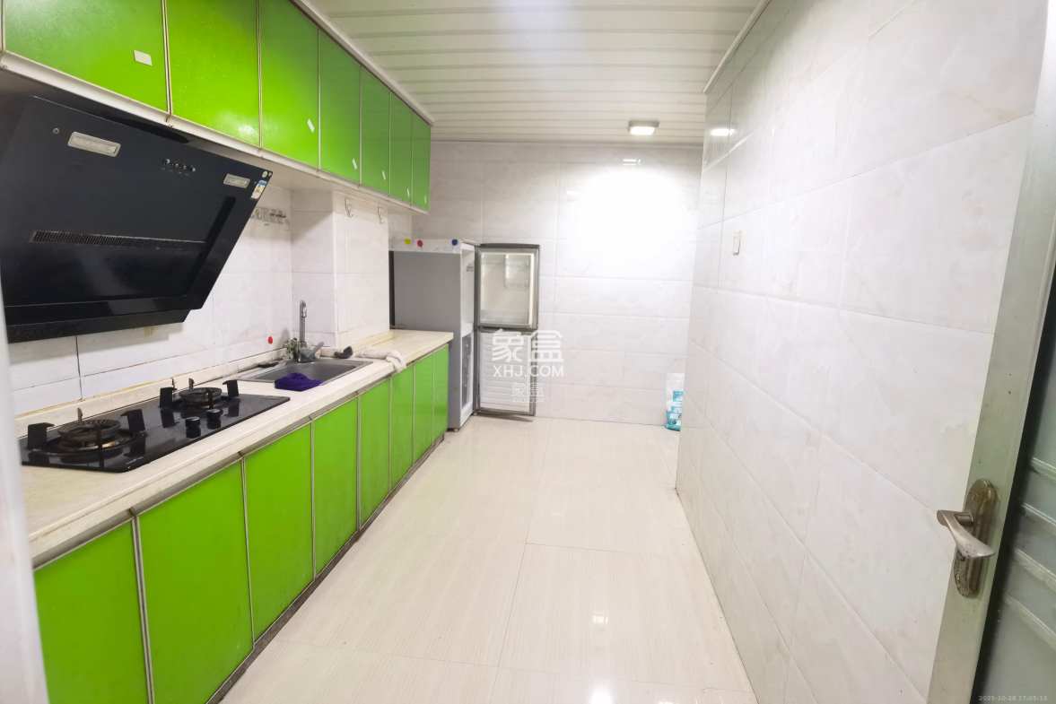 中信凯旋蓝岸(中信新城三期)  1室2厅1卫    1800.0元/月 中信凯旋蓝岸(中信新城三期)  1室2厅1卫    1800.0元/月室内图