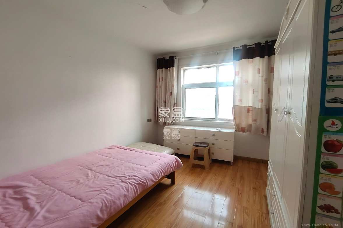 江临天下  2室2厅1卫    1700.0元/月 江临天下  2室2厅1卫    1700.0元/月室内图