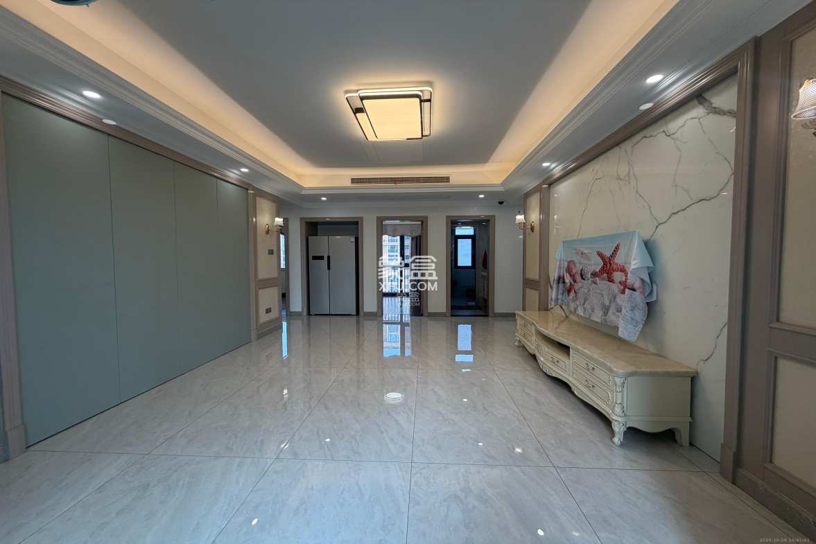 万里时代  4室2厅2卫    4000.0元/月 万里时代  4室2厅2卫    4000.0元/月室内图