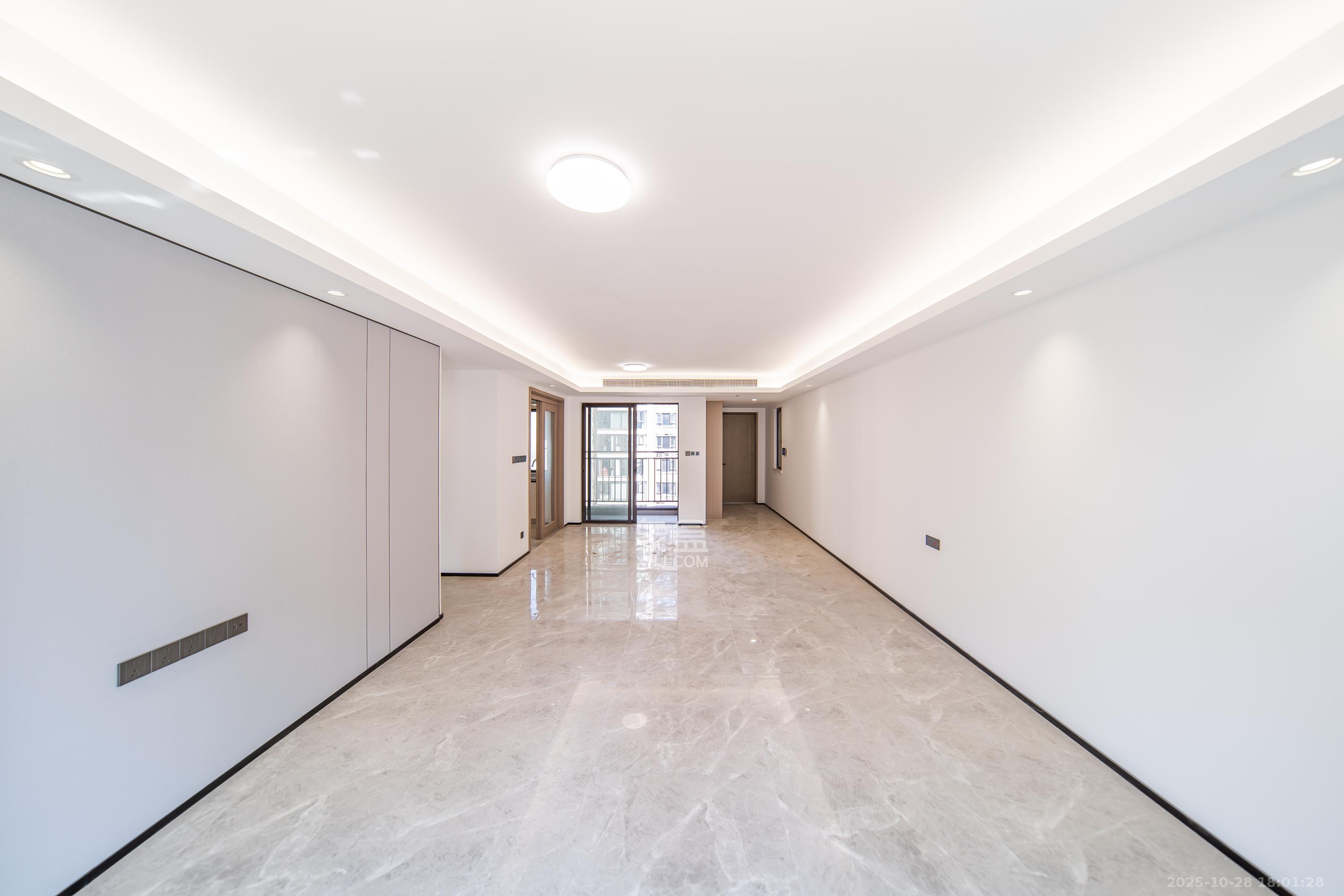 旭辉国宸府  4室2厅2卫    175.0万 旭辉国宸府  4室2厅2卫    175.0万客厅