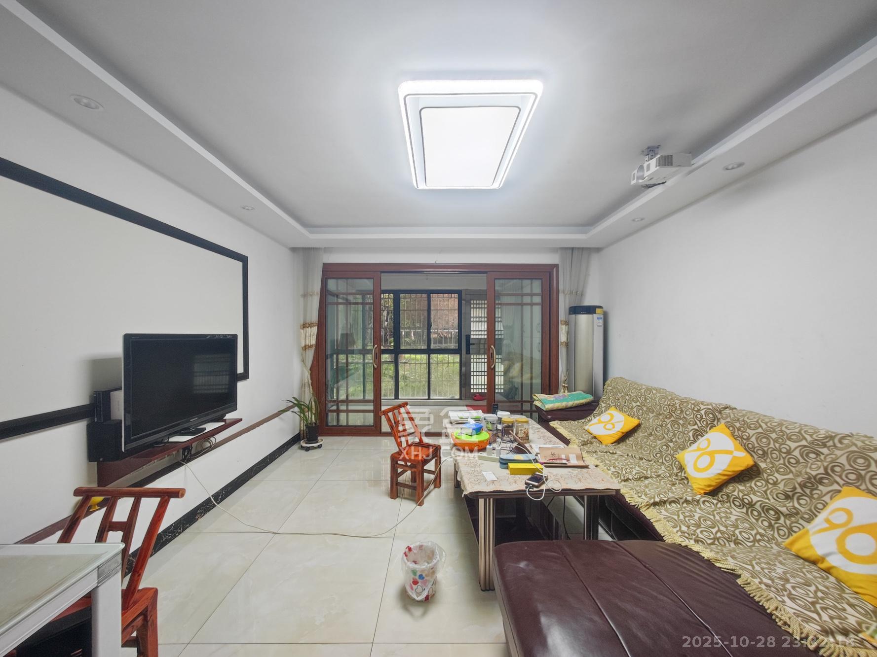 嘉华城（一期）  4室2厅2卫    158.0万客厅