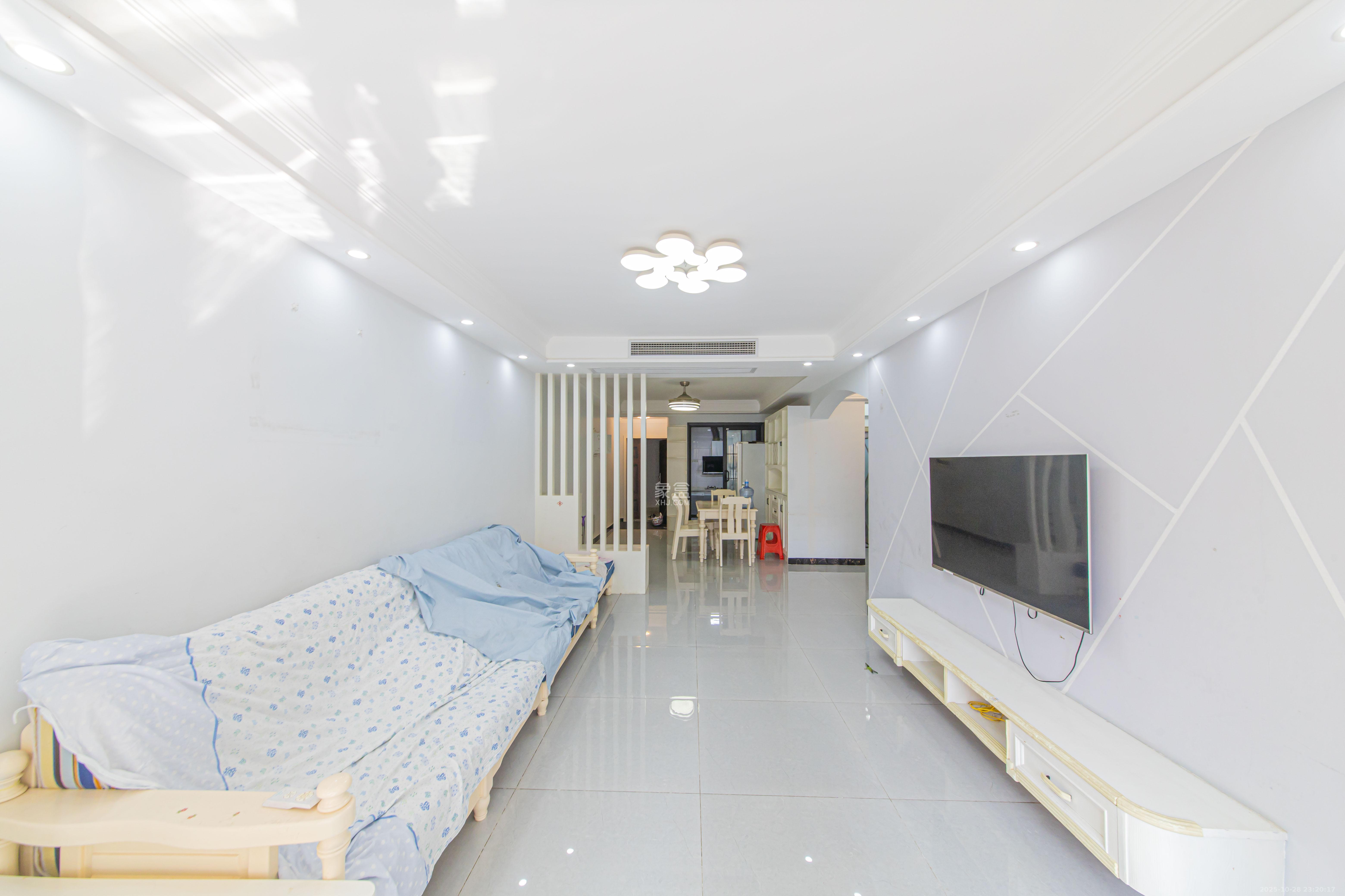 鑫远悦城(鑫远悦时代) 3室2厅1卫 90.0万 鑫远悦城(鑫远悦时代) 3室2厅1卫 90.0万客厅