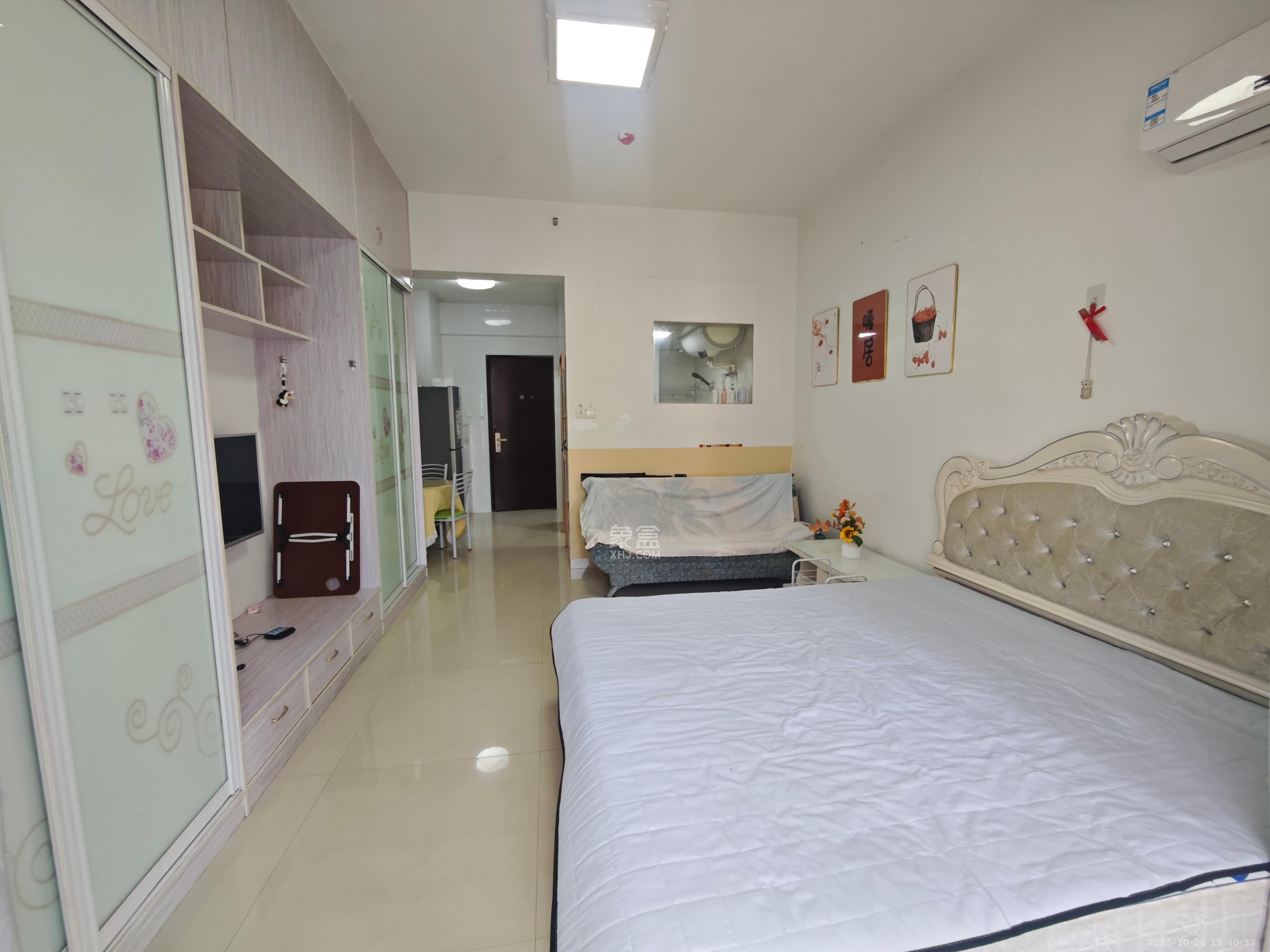 恒泰广场  1室1厅1卫    1450.0元/月 恒泰广场  1室1厅1卫    1450.0元/月室内图