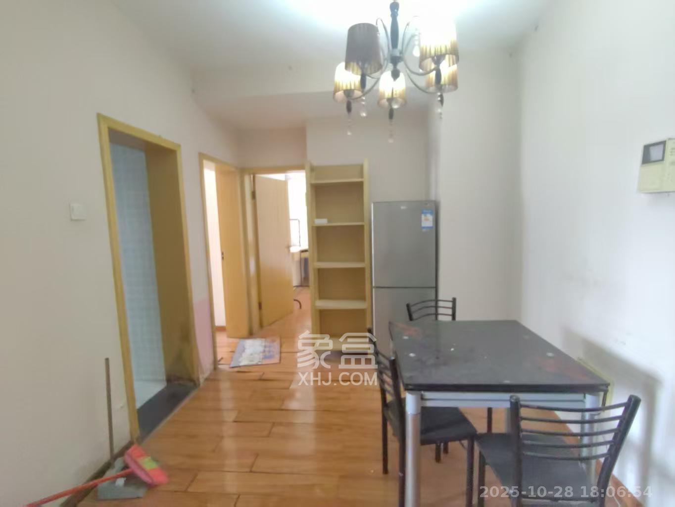 众鑫建材市场（长沙县星沙镇皮具市场）  1室2厅2卫    1200.0元/月