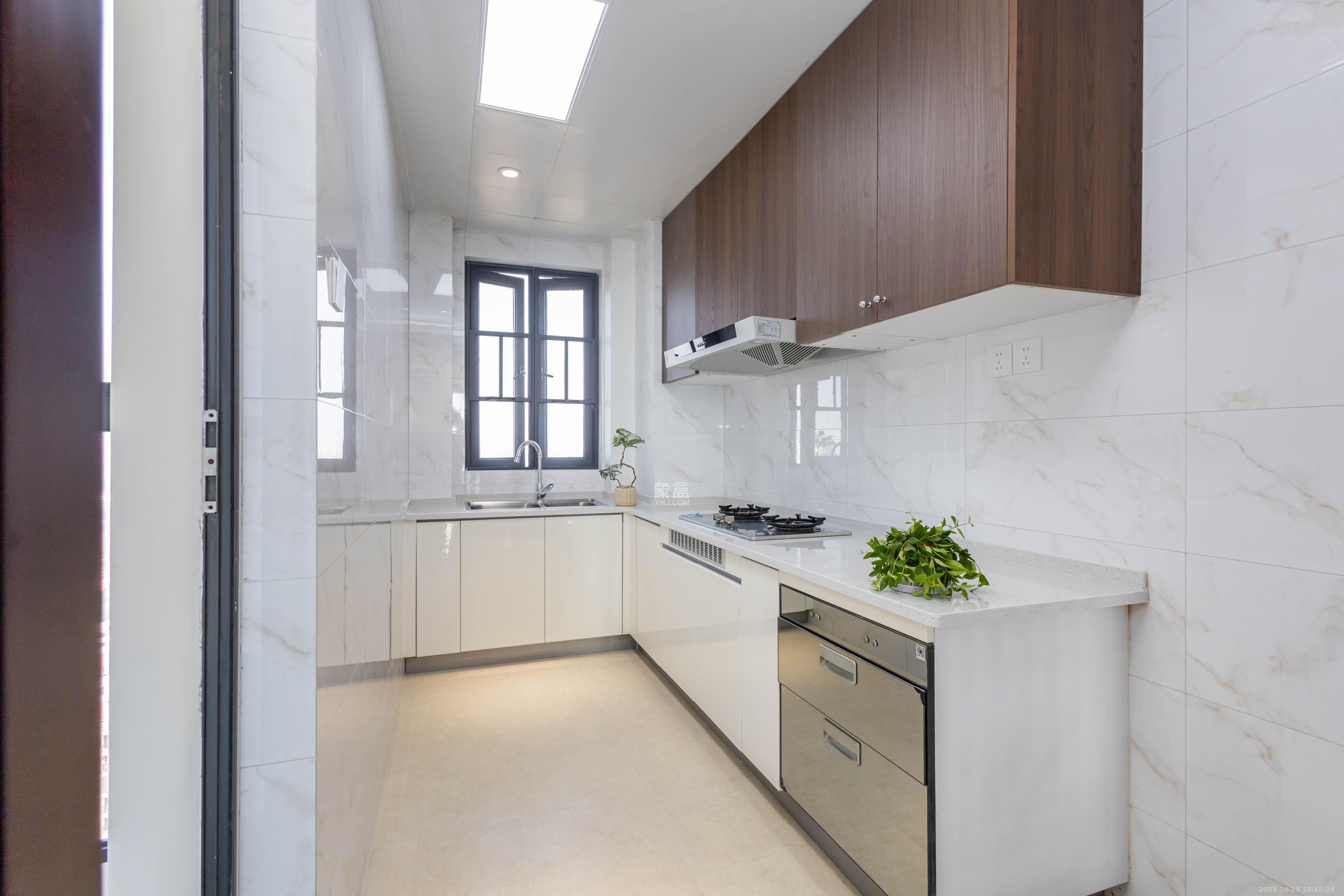 恒大江湾  4室2厅2卫    132.8万厨房