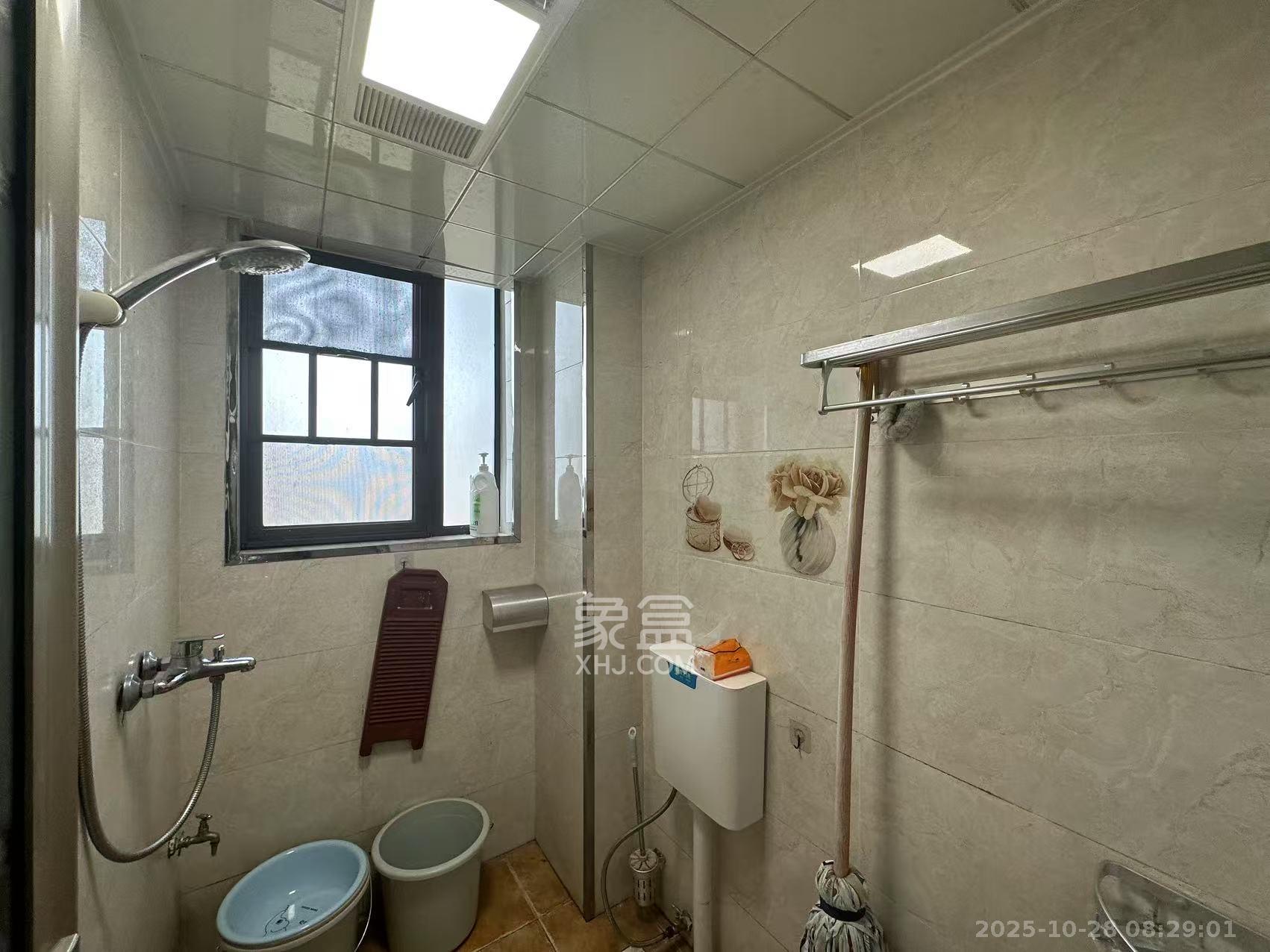 东岸梅园小区 3室2厅2卫 2300.0元/月 东岸梅园小区 3室2厅2卫 2300.0元/月室内图