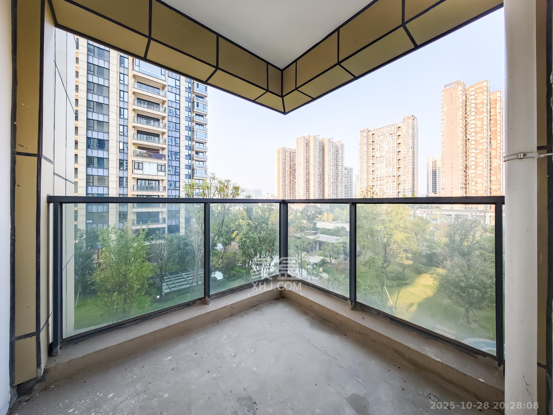 湘江壹号五期  5室2厅4卫    282.0万 湘江壹号五期  5室2厅4卫    282.0万阳台