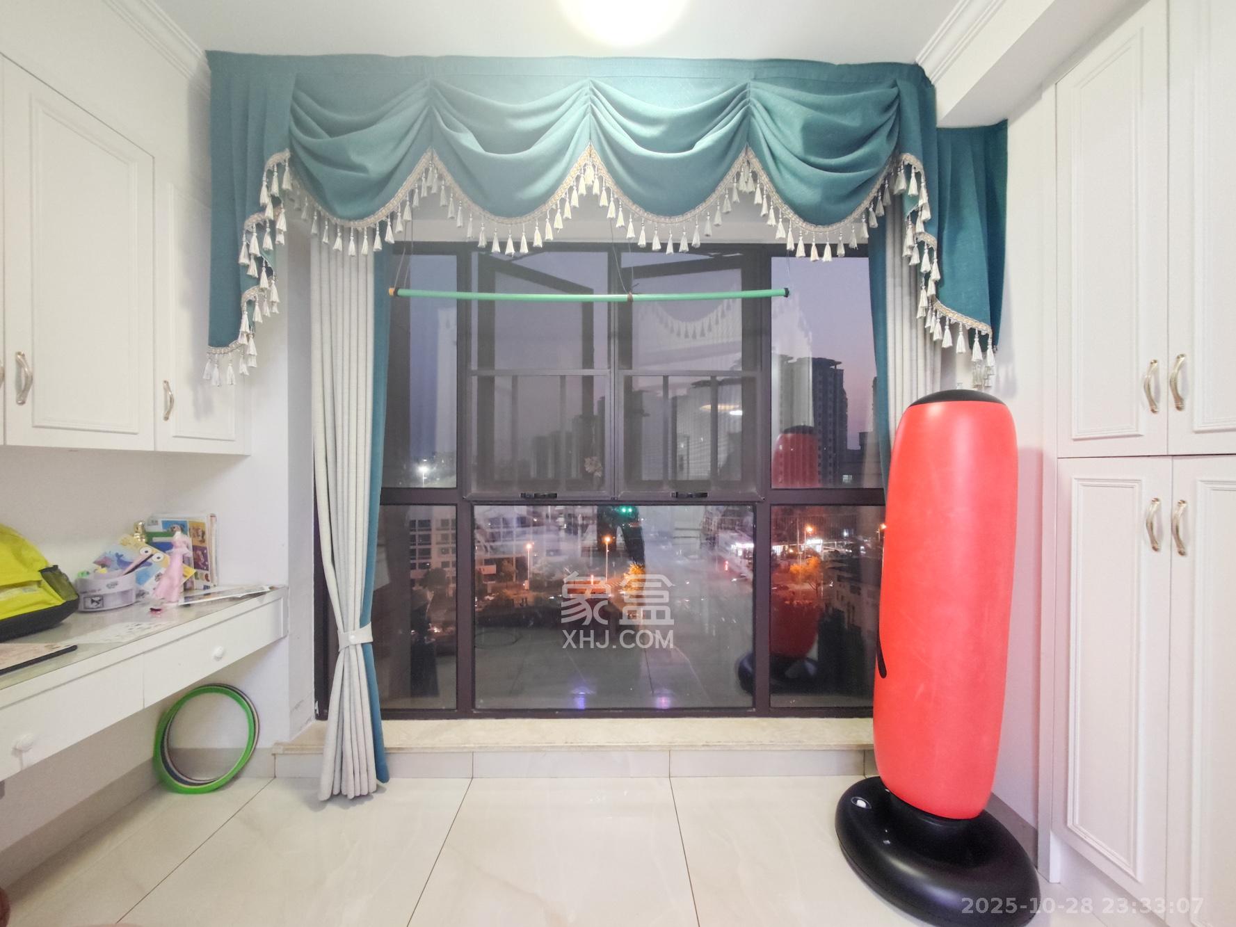 卓越蔚蓝城邦 3室2厅2卫 88.0万 卓越蔚蓝城邦 3室2厅2卫 88.0万阳台