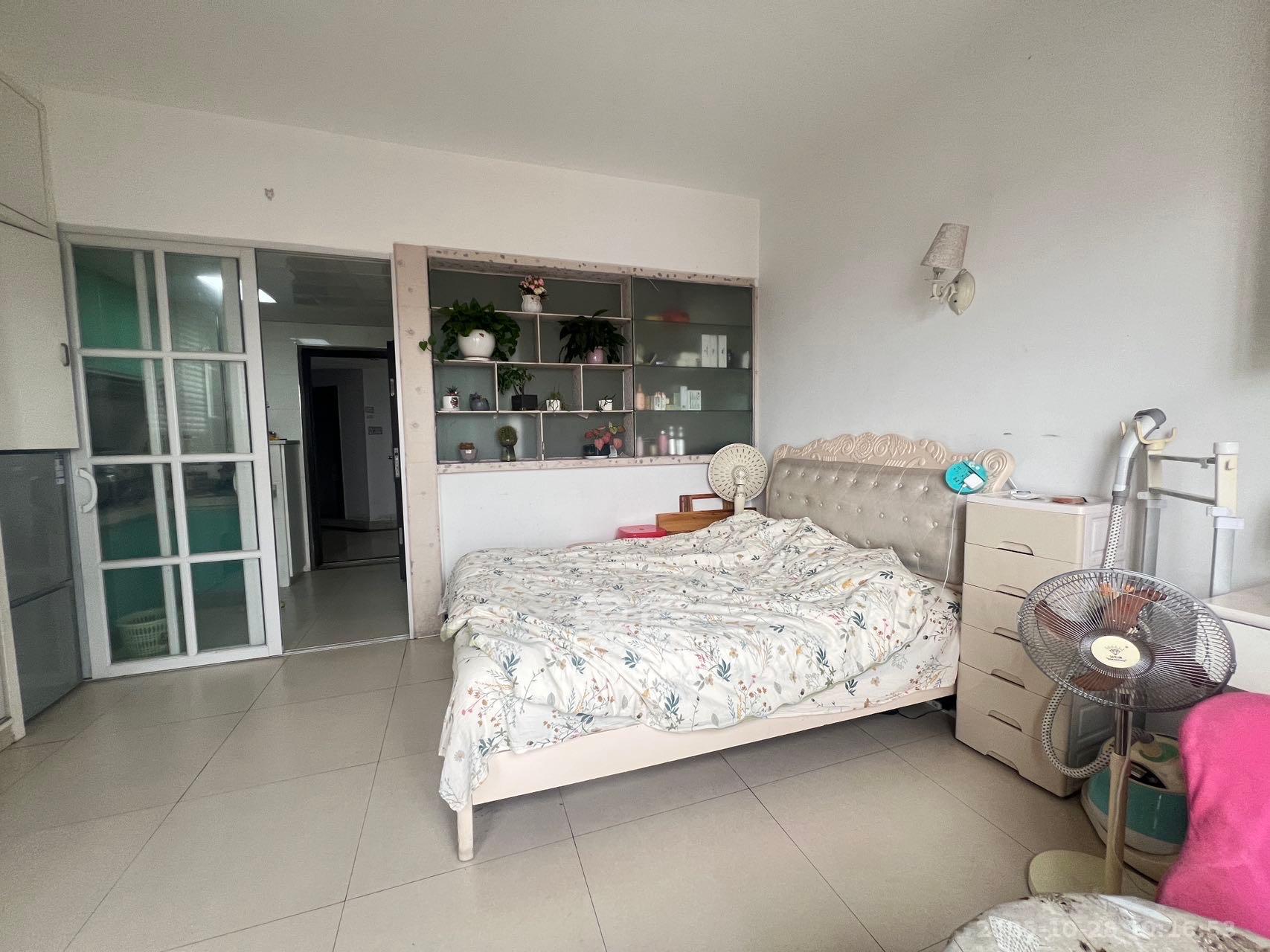 麓谷明珠  1室1厅1卫    1300.0元/月室内图