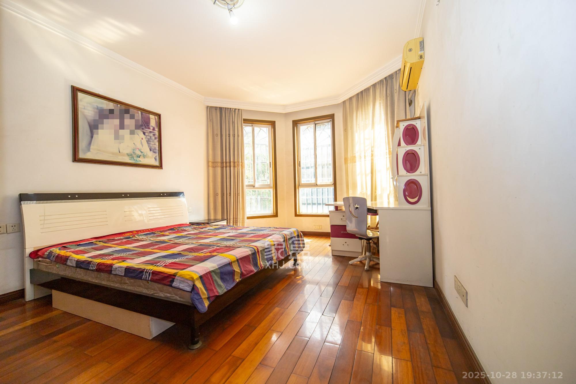 山水人家三期 3室2厅2卫 65.8万 山水人家三期 3室2厅2卫 65.8万卧室