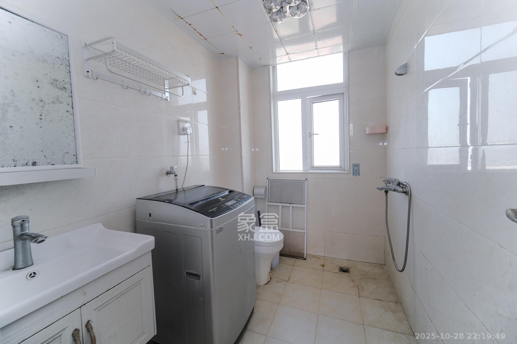 和悦城(蟠龙景苑) 3室2厅2卫 56.8万 和悦城(蟠龙景苑) 3室2厅2卫 56.8万卫生间