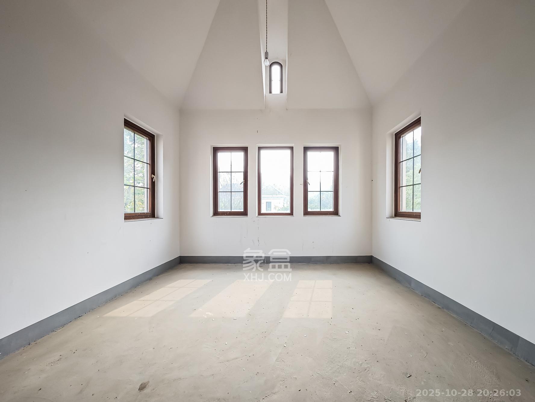 绿城青竹园  5室3厅4卫    1800.0万 绿城青竹园  5室3厅4卫    1800.0万卧室