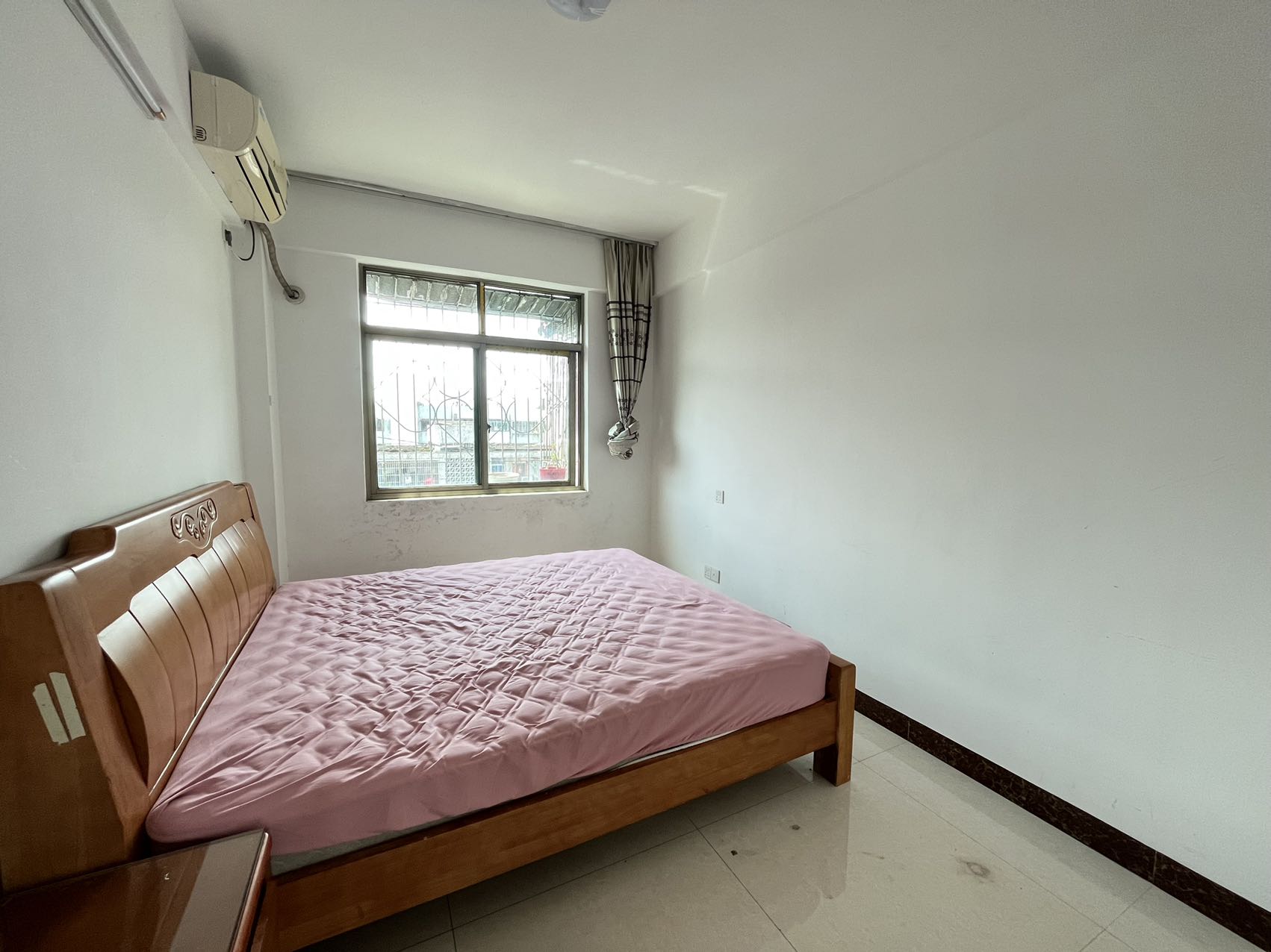 金鹿花园一期  3室2厅1卫    2500.0元/月 金鹿花园一期  3室2厅1卫    2500.0元/月室内图