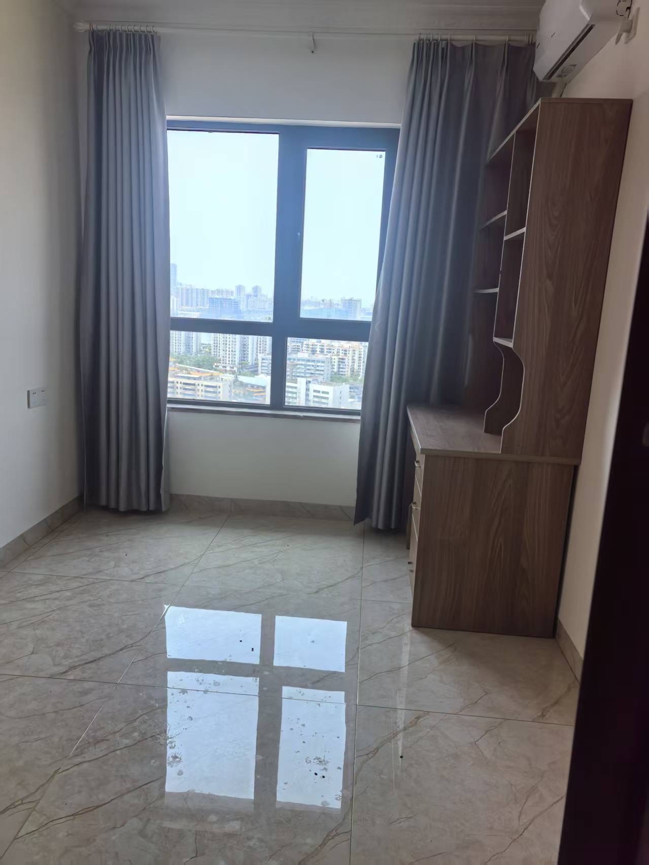 绿地海德公馆  4室2厅2卫    4300.0元/月