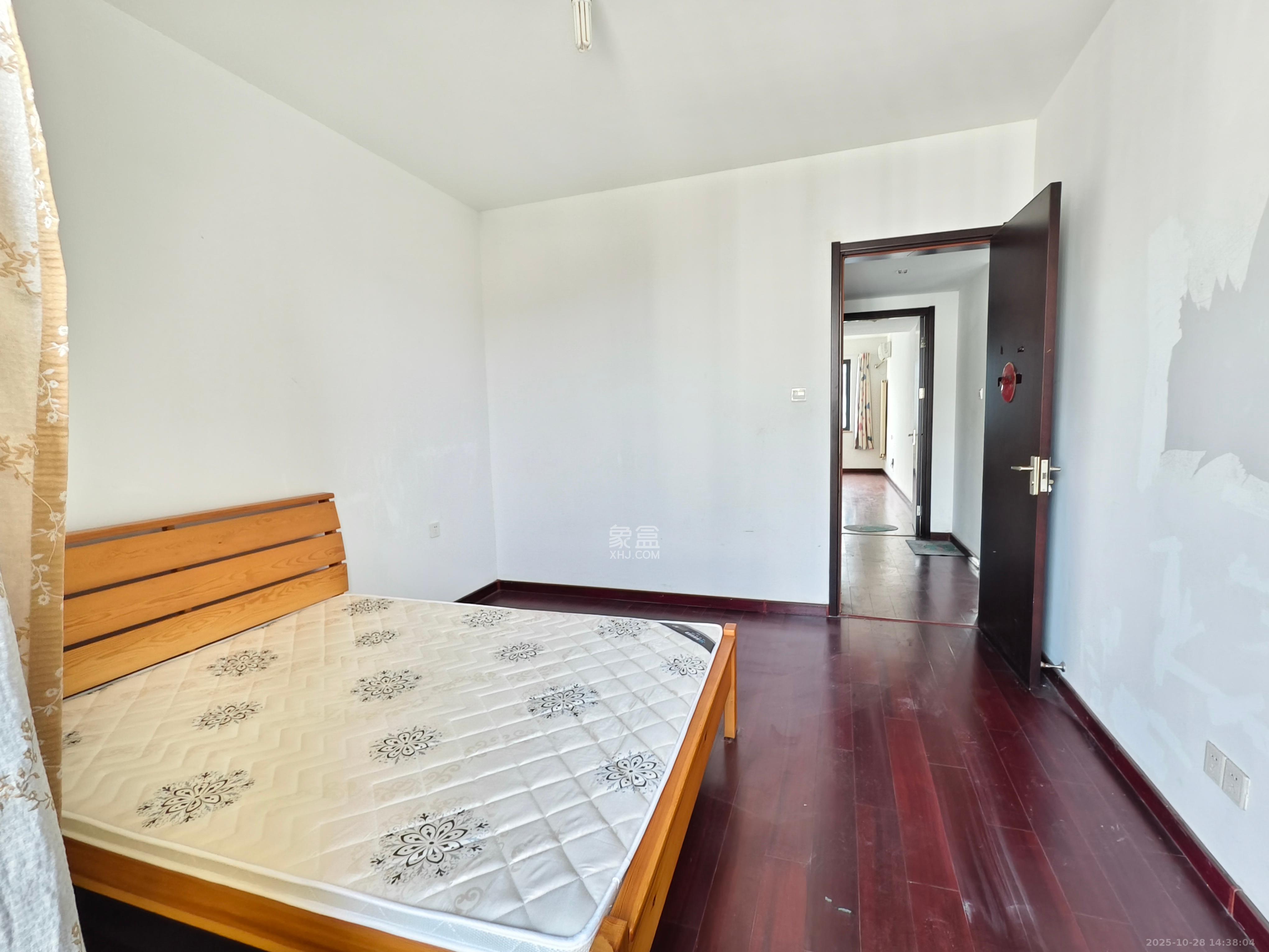 阳光100三期 3室2厅2卫 2500.0元/月 阳光100三期 3室2厅2卫 2500.0元/月室内图