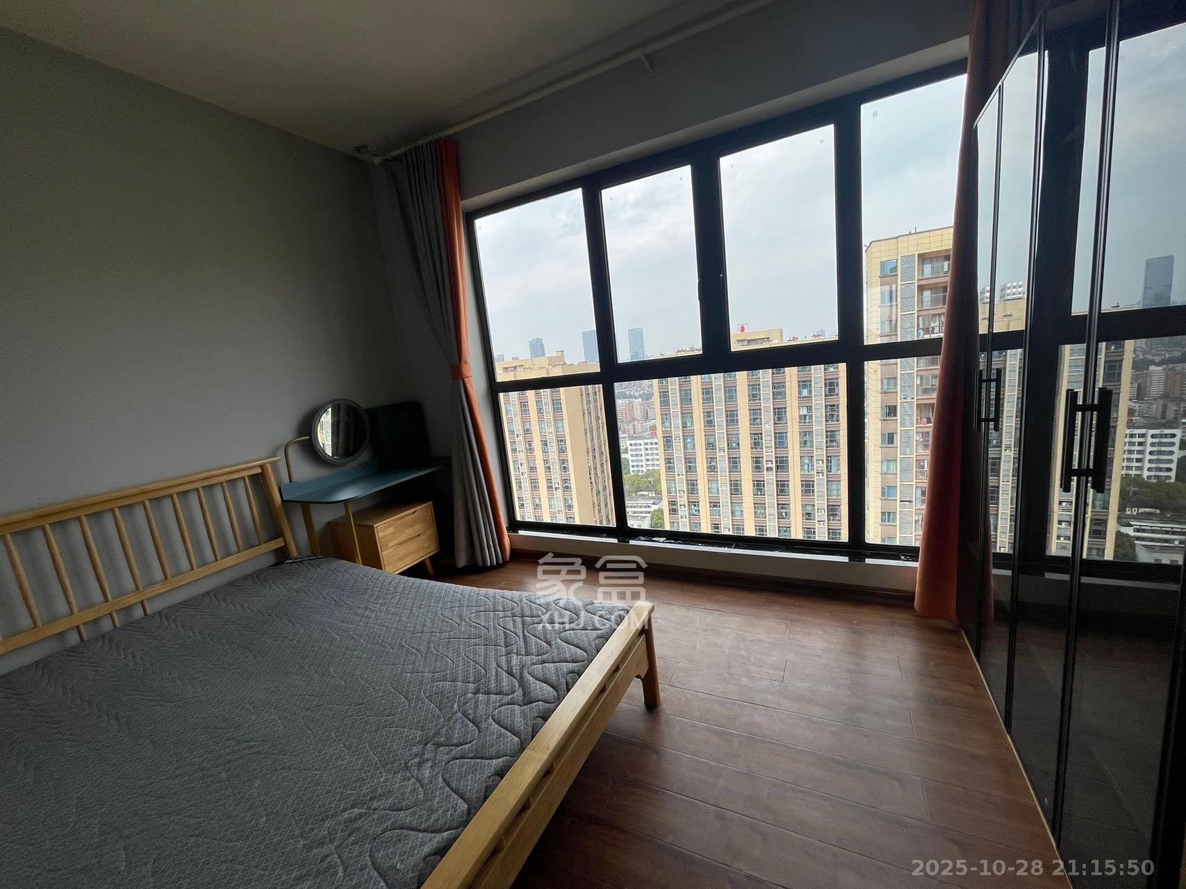 荣盛花语书苑  3室2厅2卫    3500.0元/月 荣盛花语书苑  3室2厅2卫    3500.0元/月室内图