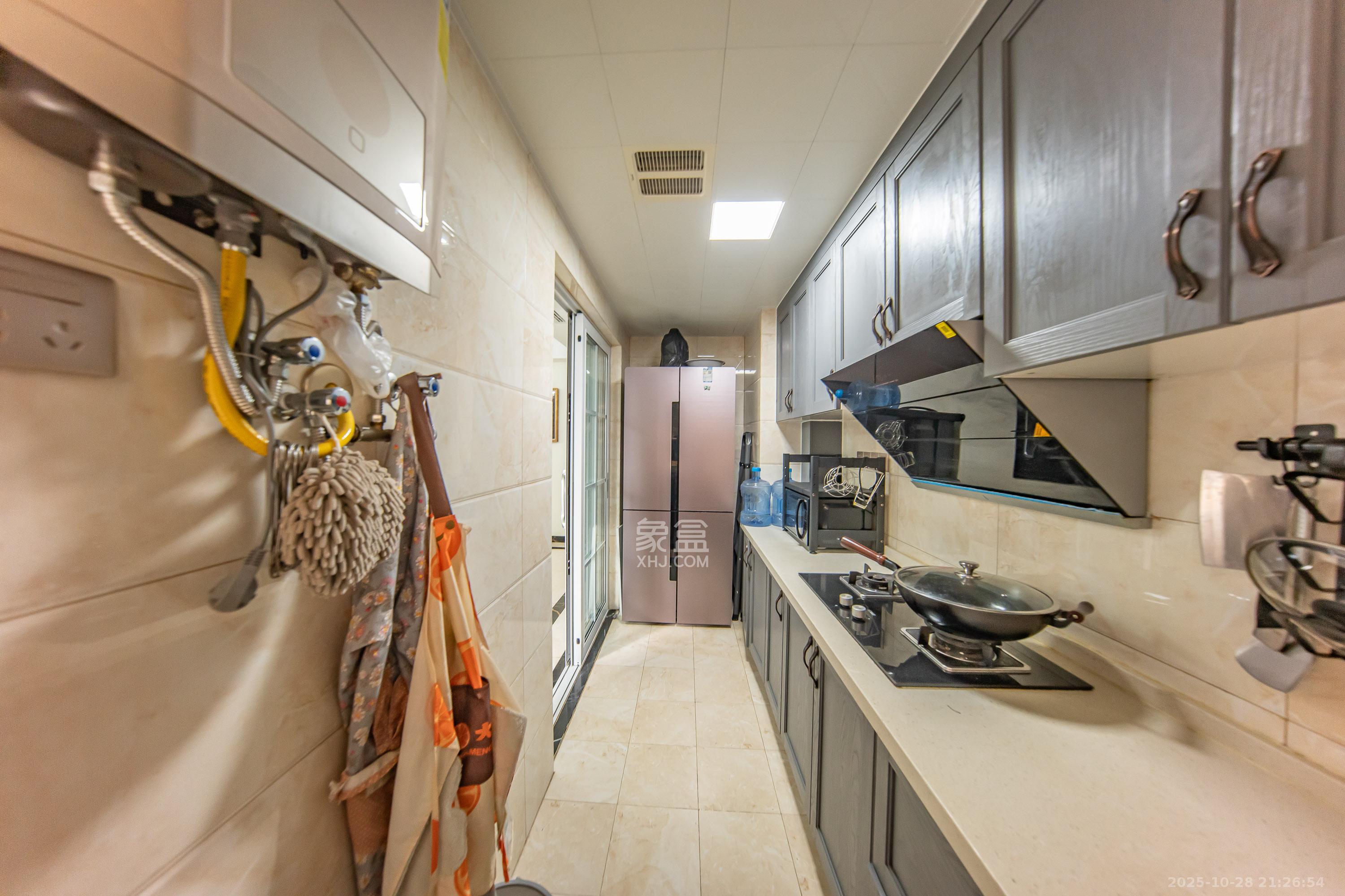 华润橡树湾 3室2厅2卫 98.0万 华润橡树湾 3室2厅2卫 98.0万厨房