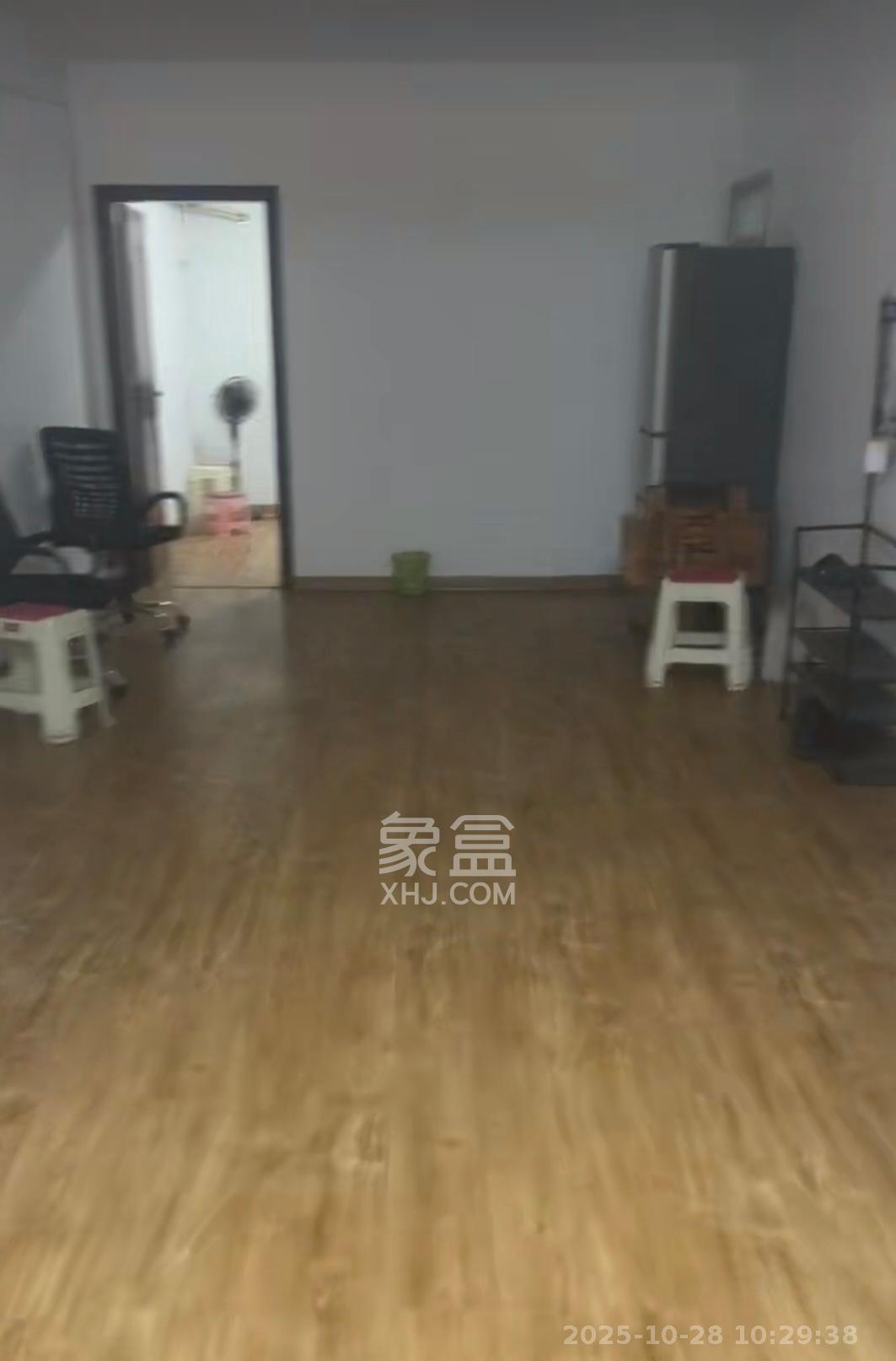 锦湘国际星城二期（锦雅苑）  3室2厅2卫    2500.0元/月室内图1