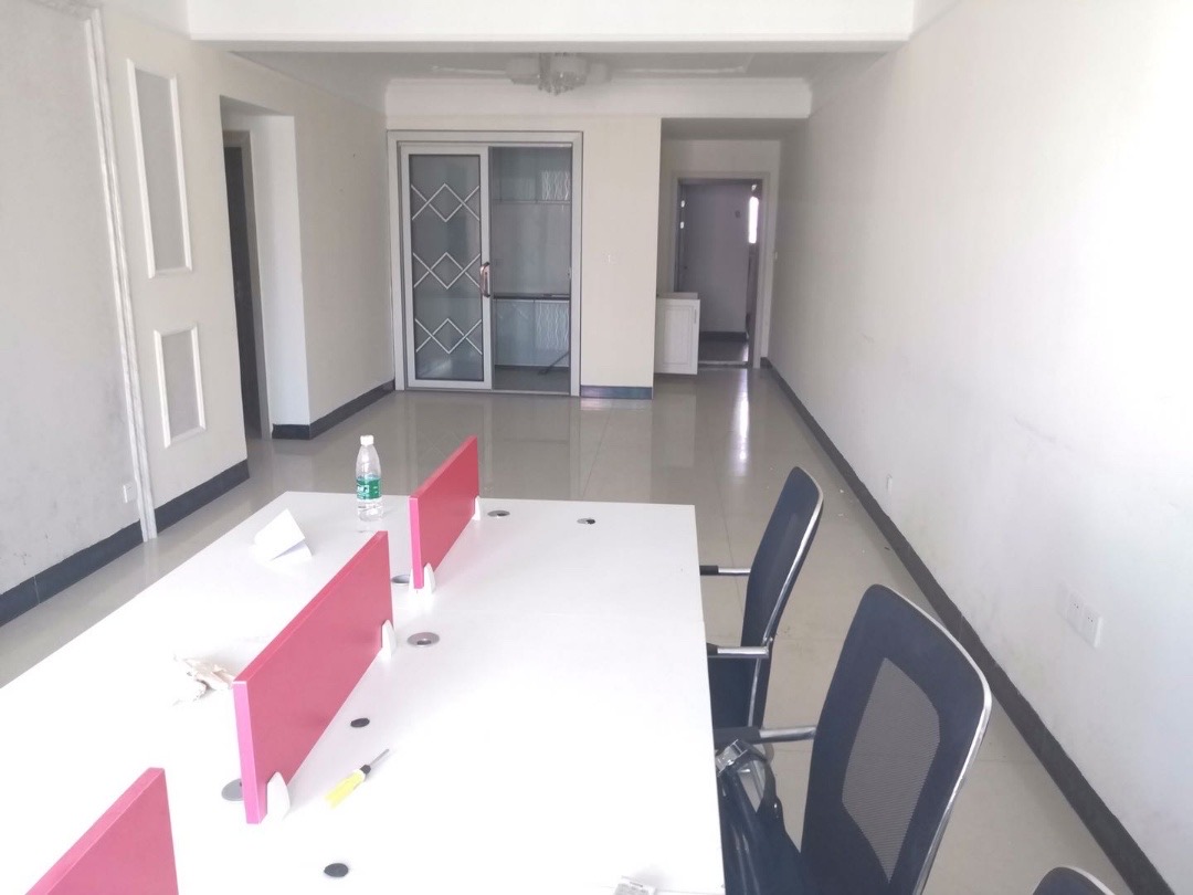 峰景国际  1室0厅0卫    2300.0元/月 峰景国际  1室0厅0卫    2300.0元/月室内图