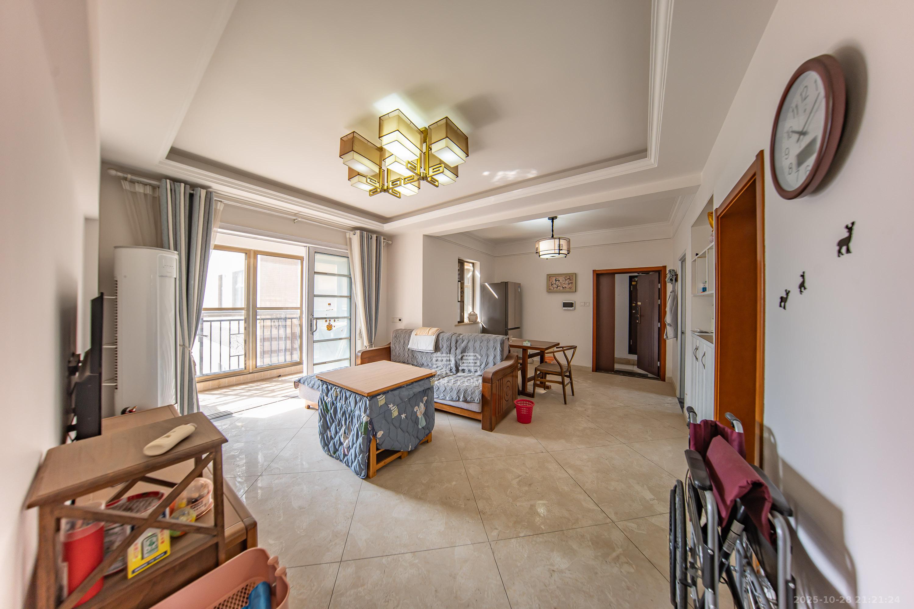 江山帝景雅典 3室2厅1卫 95.0万 江山帝景雅典 3室2厅1卫 95.0万客厅