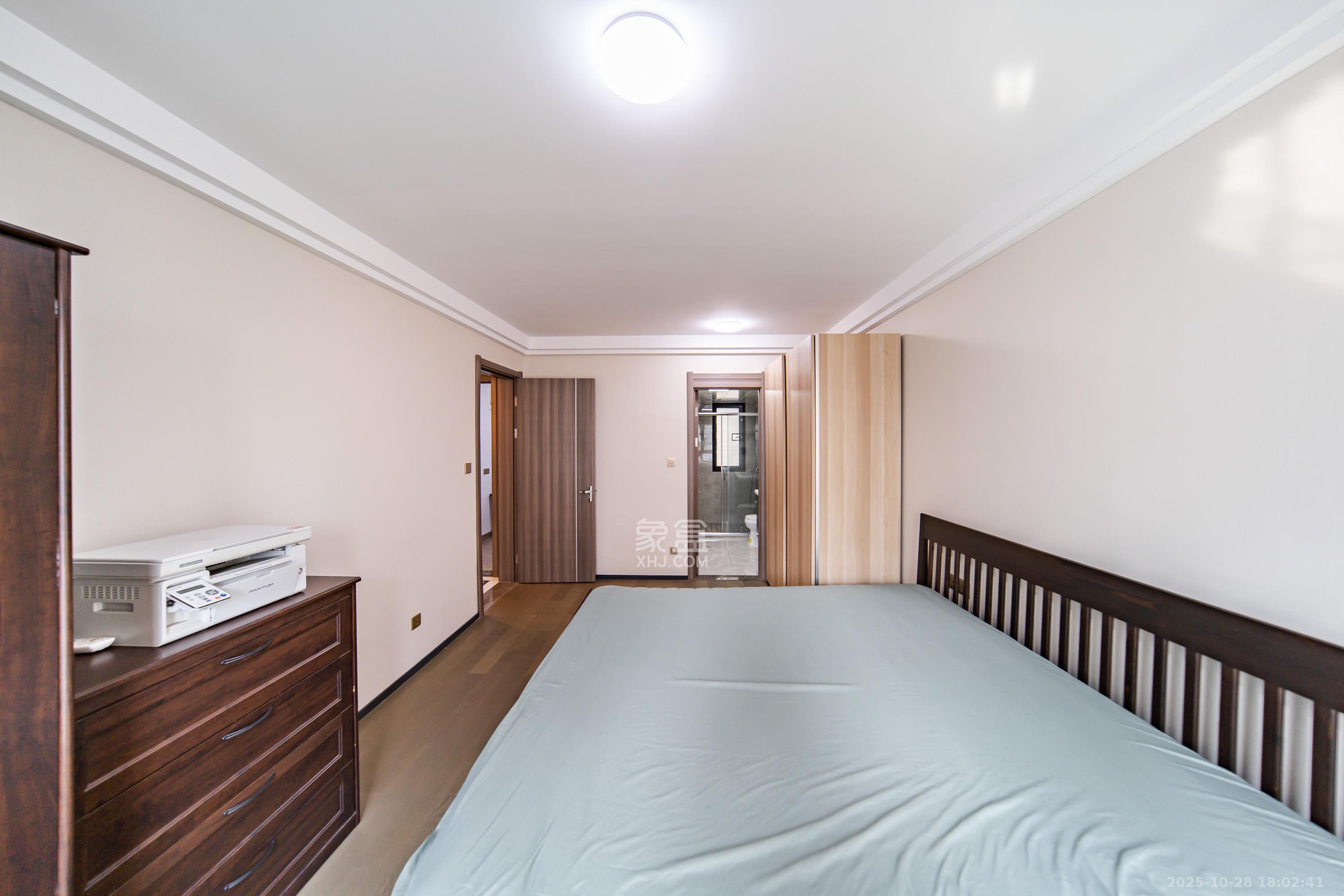 中海阅麓山二期  3室2厅2卫    143.8万 中海阅麓山二期  3室2厅2卫    143.8万卧室