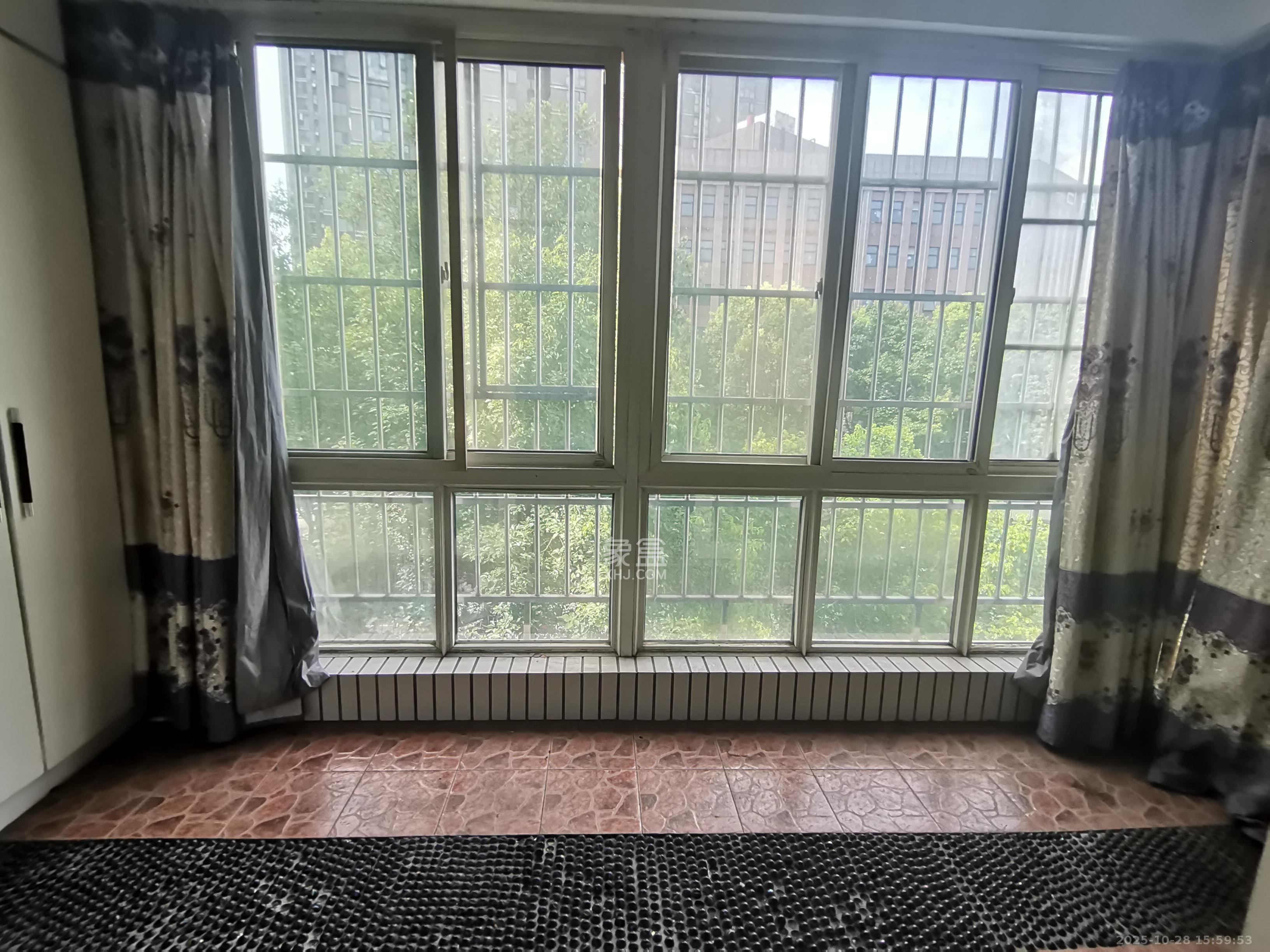 丹桂雅苑  4室2厅2卫    2500.0元/月室内图