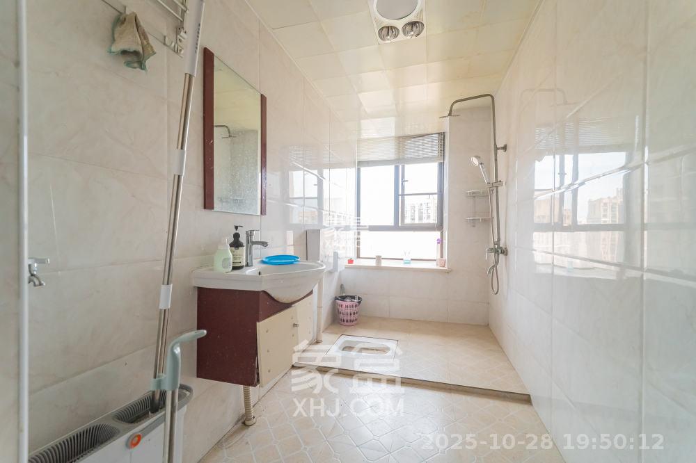 华润凤凰城三期  5室2厅1卫    4000.0元/月 华润凤凰城三期  5室2厅1卫    4000.0元/月室内图