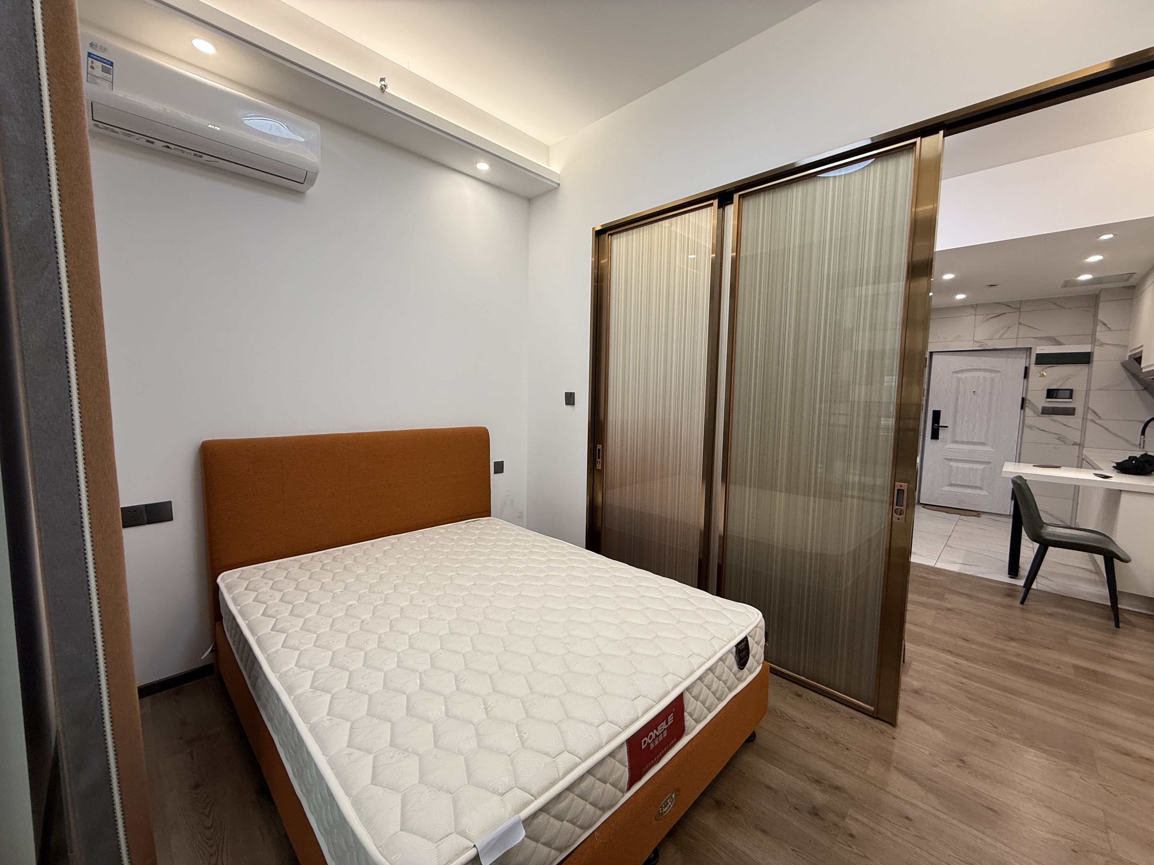 中天鹭鸶湾三期  1室1厅1卫    1400.0元/月室内图