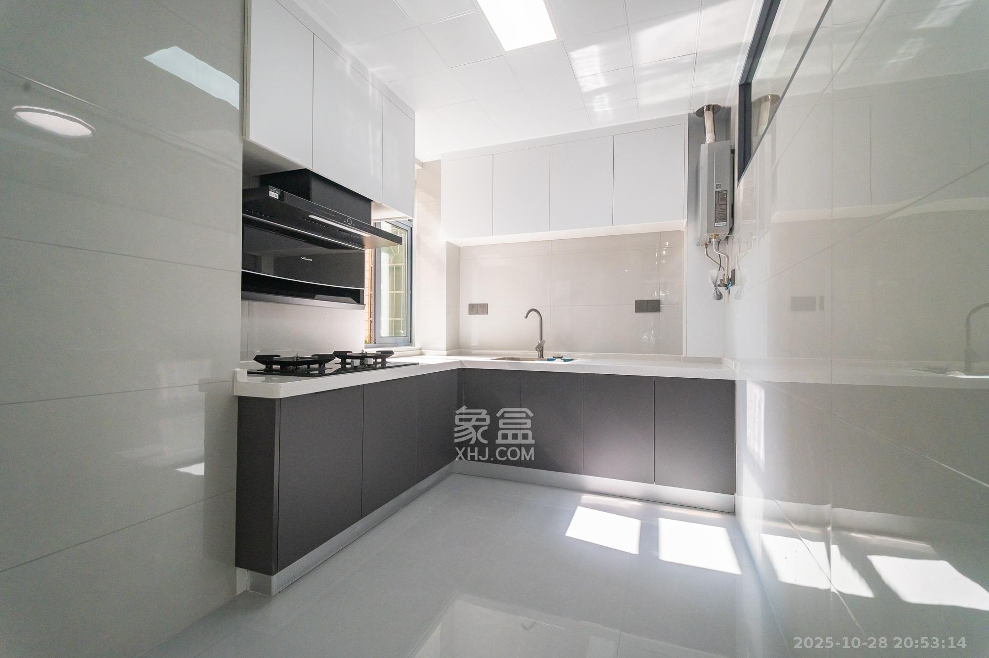 天和华城  3室2厅1卫    54.8万厨房