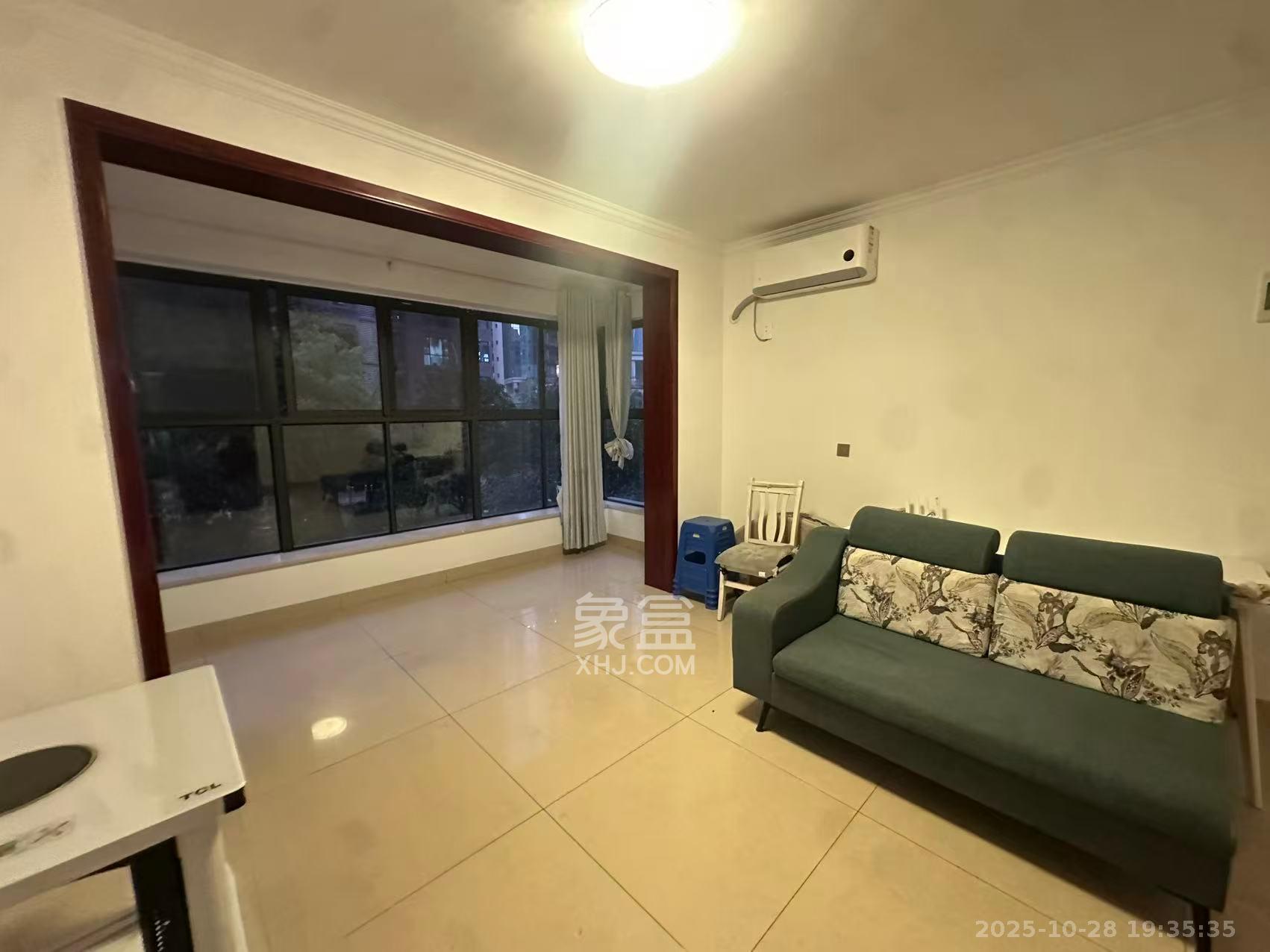 富洲滨江雅苑  3室2厅2卫    3900.0元/月室内图1