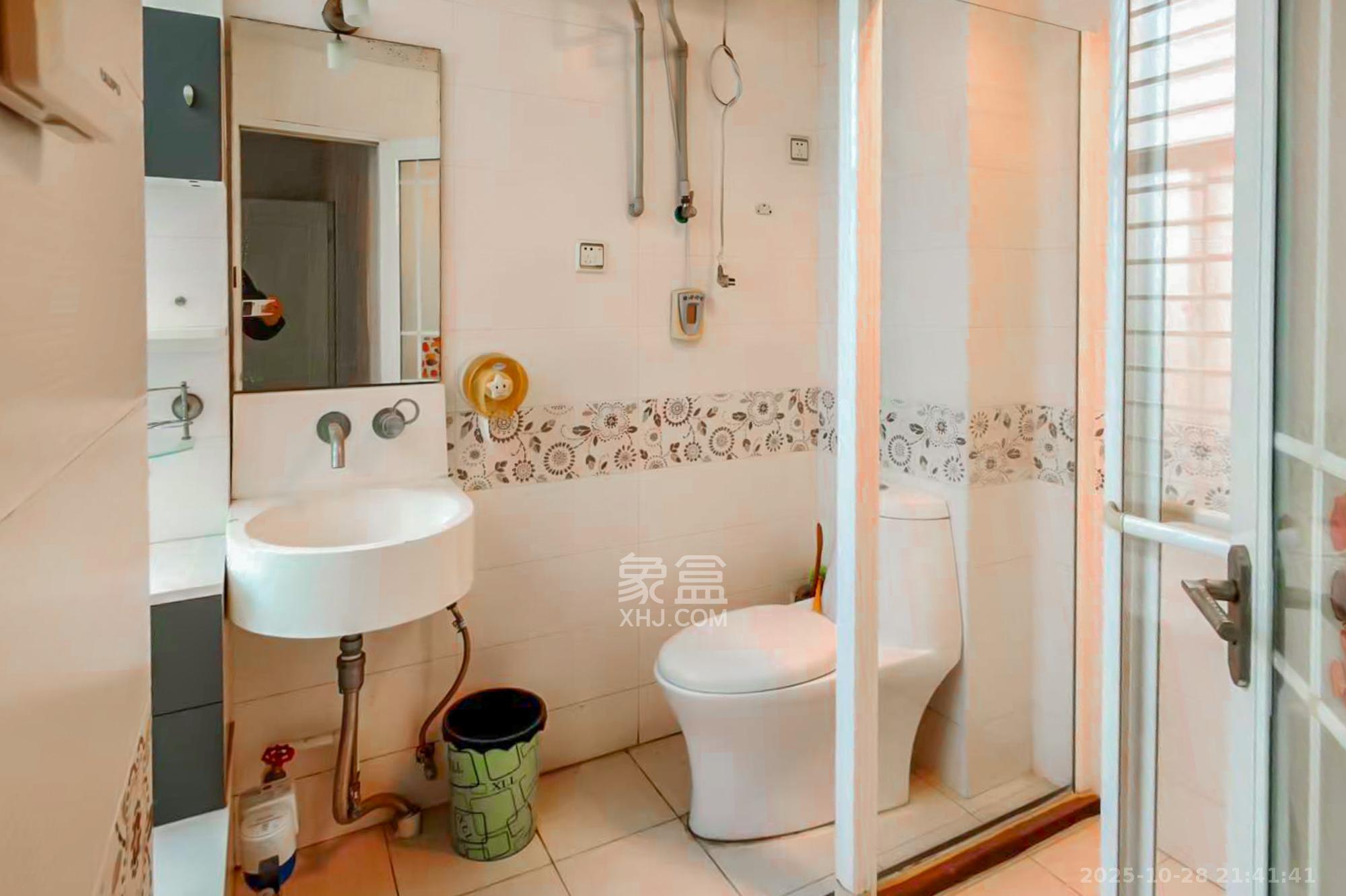 金色山庄  4室2厅2卫    142.0万 金色山庄  4室2厅2卫    142.0万卫生间