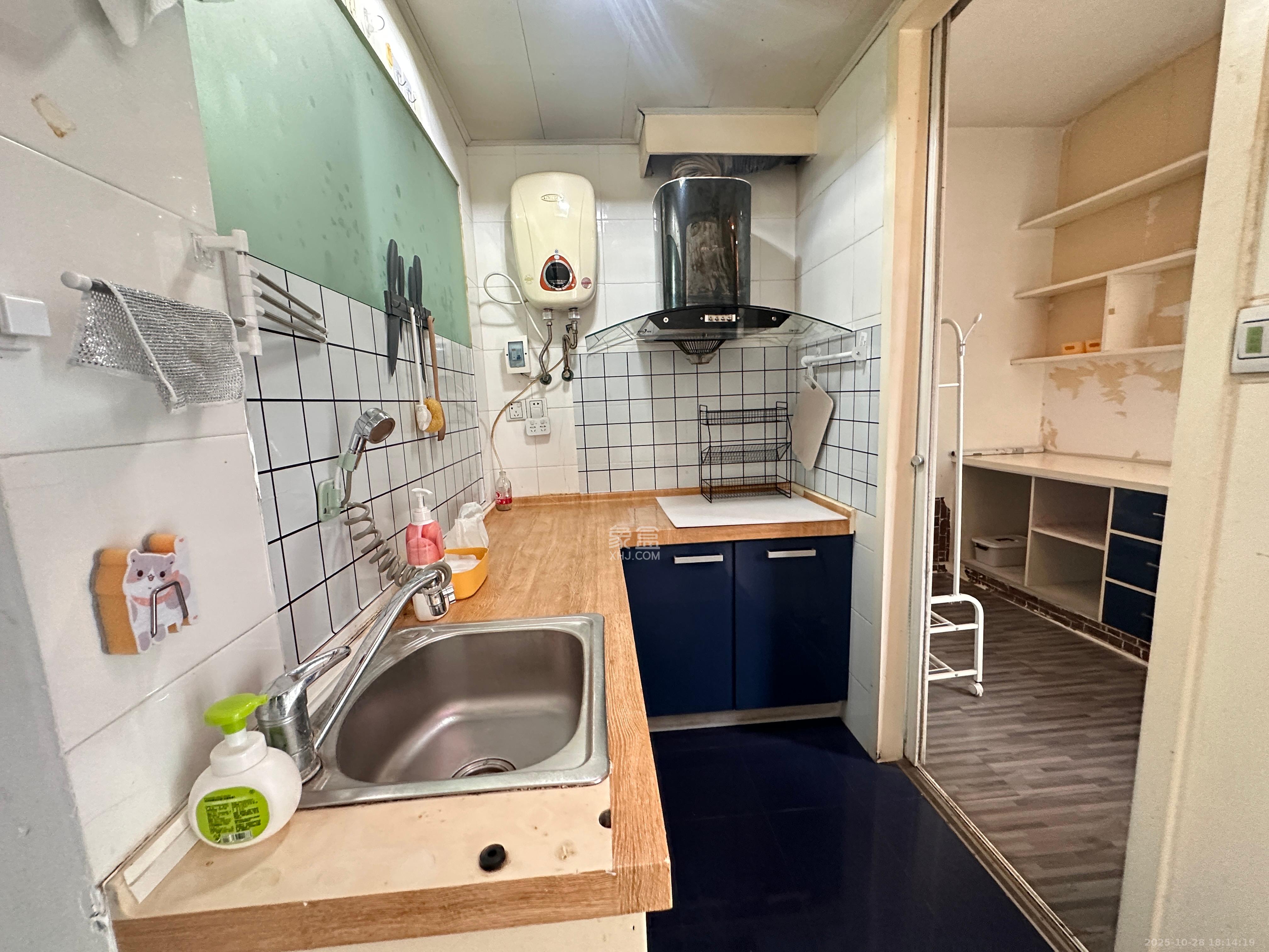 左岸右岸  1室1厅1卫    1700.0元/月室内图