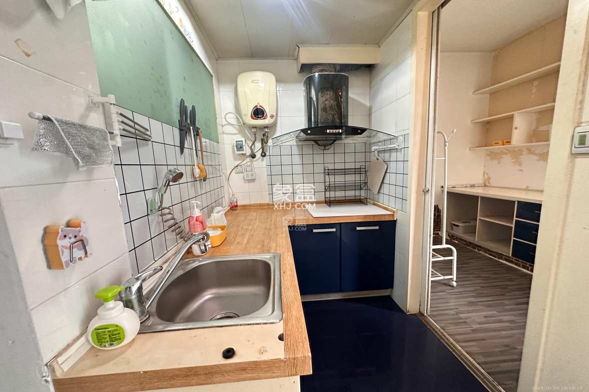 左岸右岸  1室1厅1卫    1700.0元/月 左岸右岸  1室1厅1卫    1700.0元/月室内图