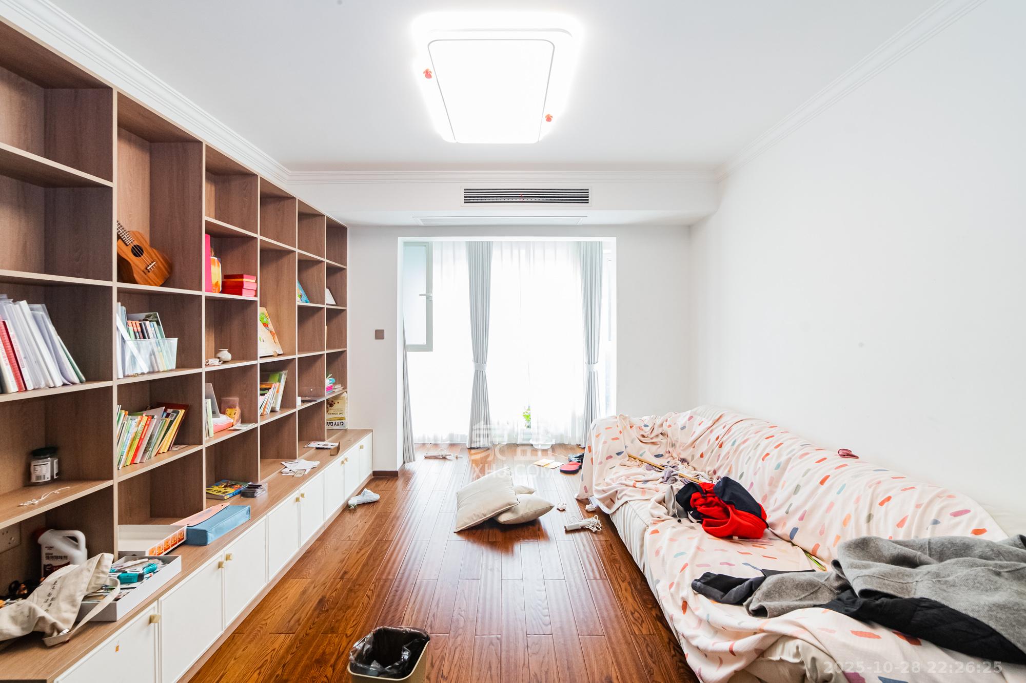 北辰三角洲E4区  3室2厅1卫    130.0万 北辰三角洲E4区  3室2厅1卫    130.0万客厅